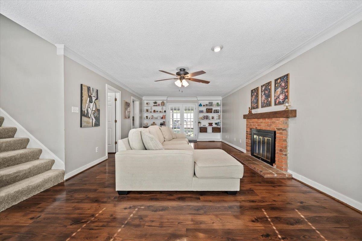 1065 PETERSBURG CV