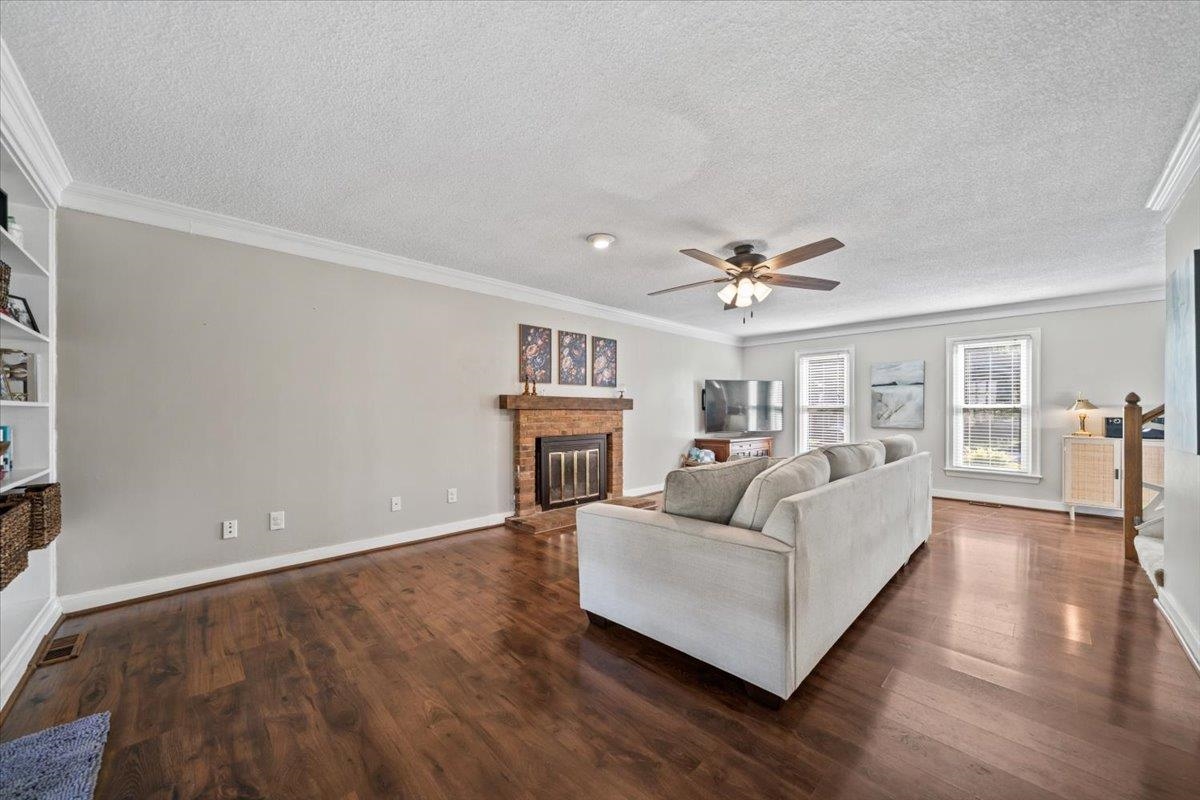1065 PETERSBURG CV