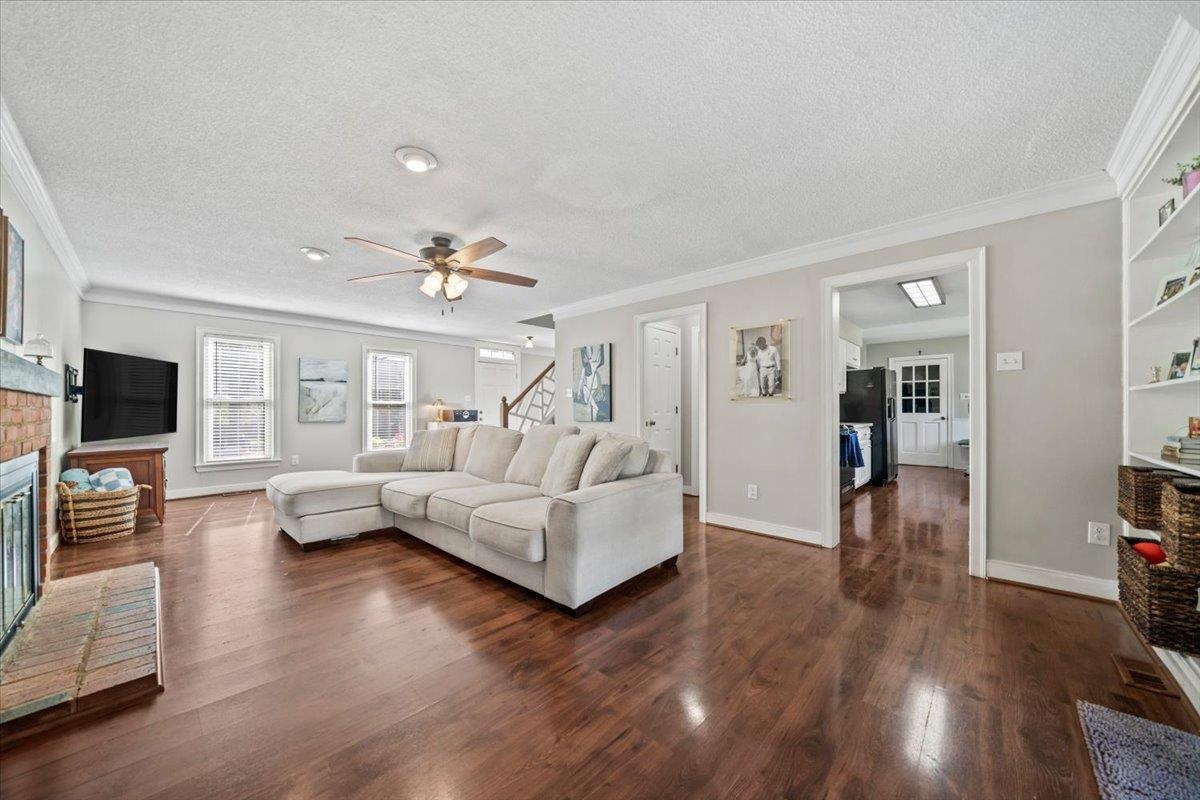 1065 PETERSBURG CV