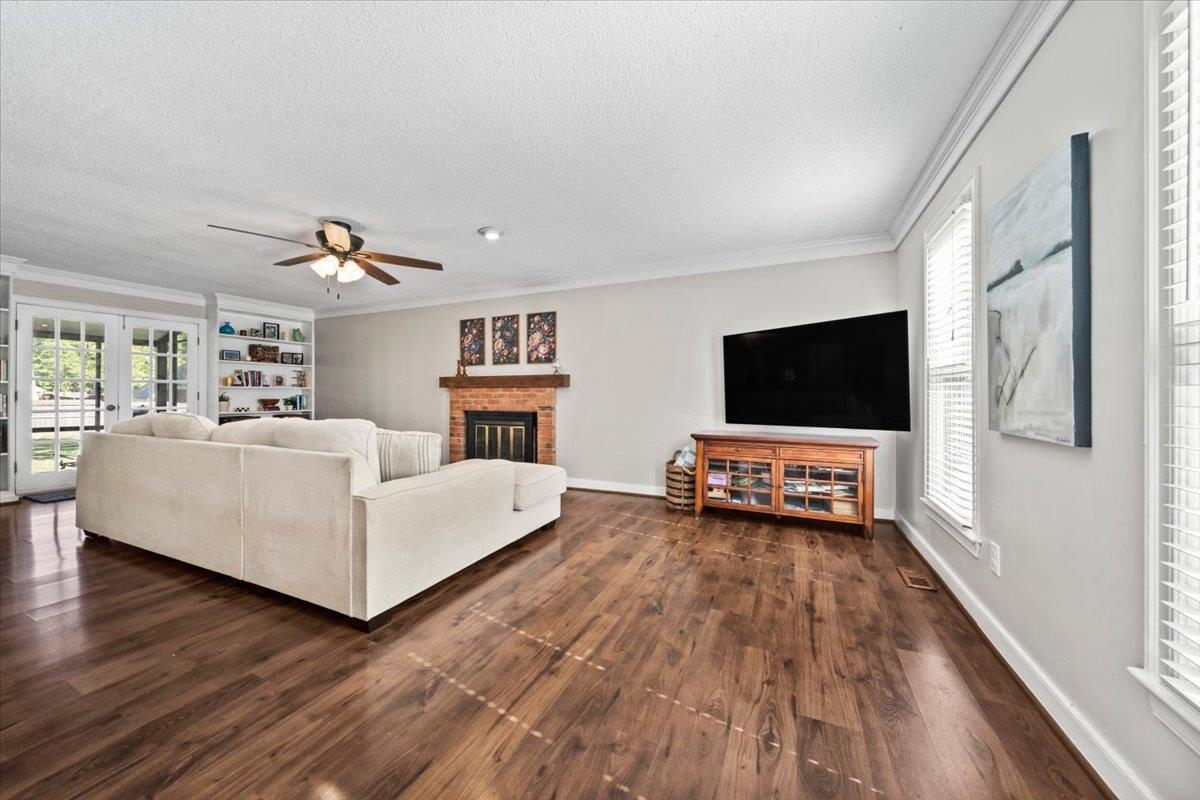 1065 PETERSBURG CV