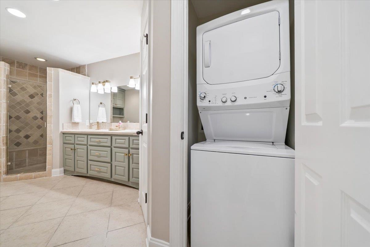 288 MARY ANN DR