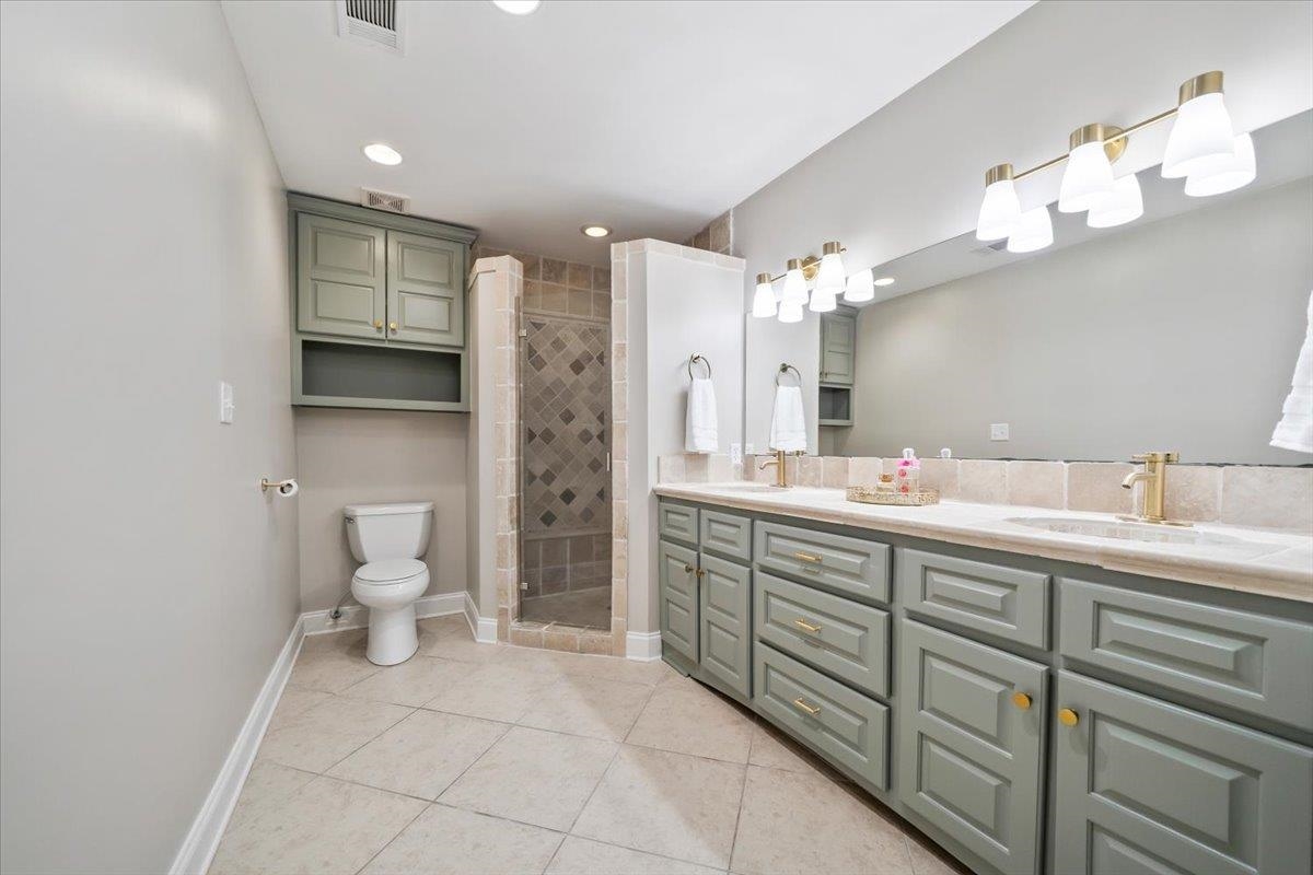 288 MARY ANN DR
