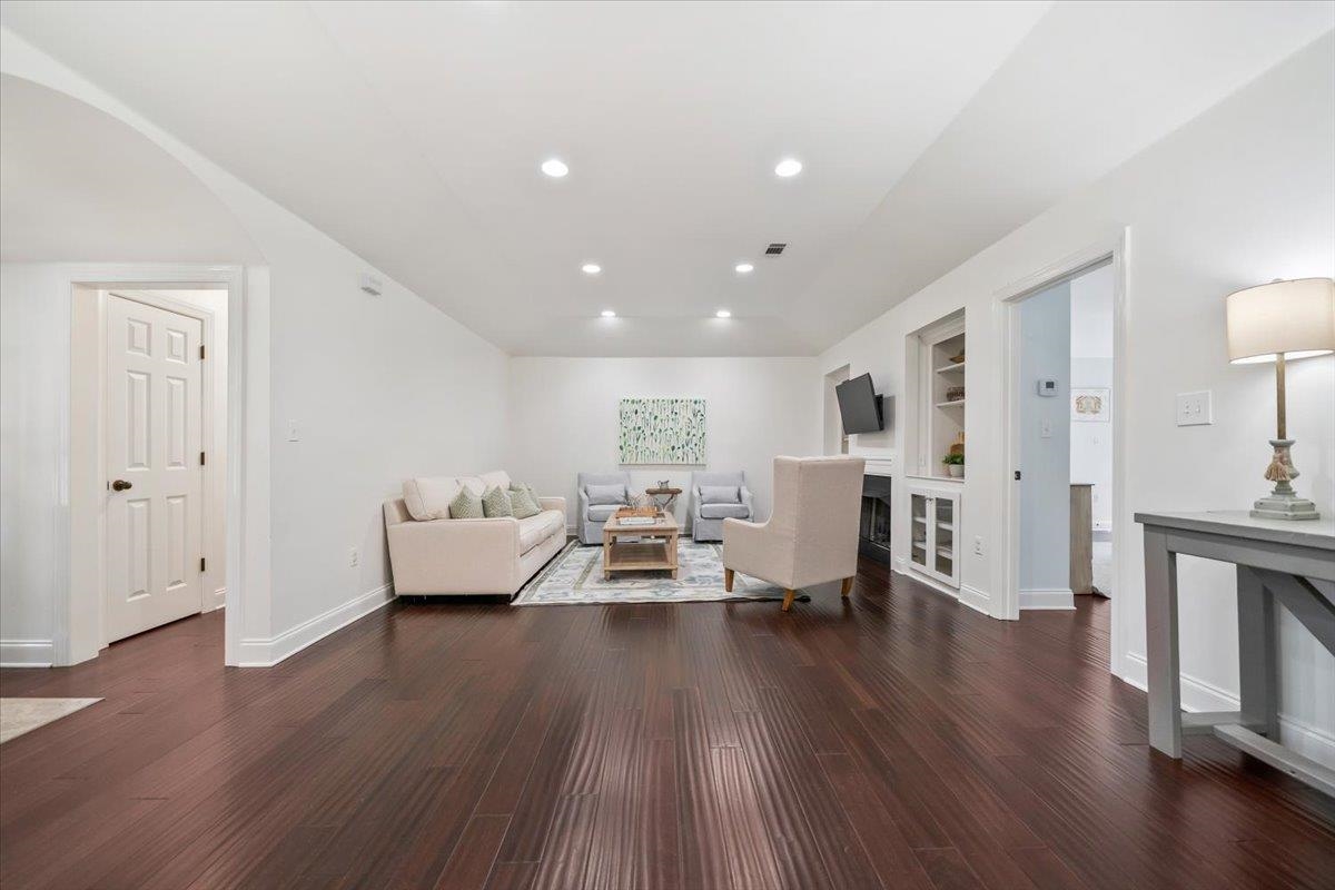 288 MARY ANN DR