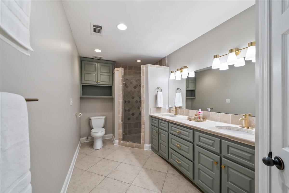 288 MARY ANN DR