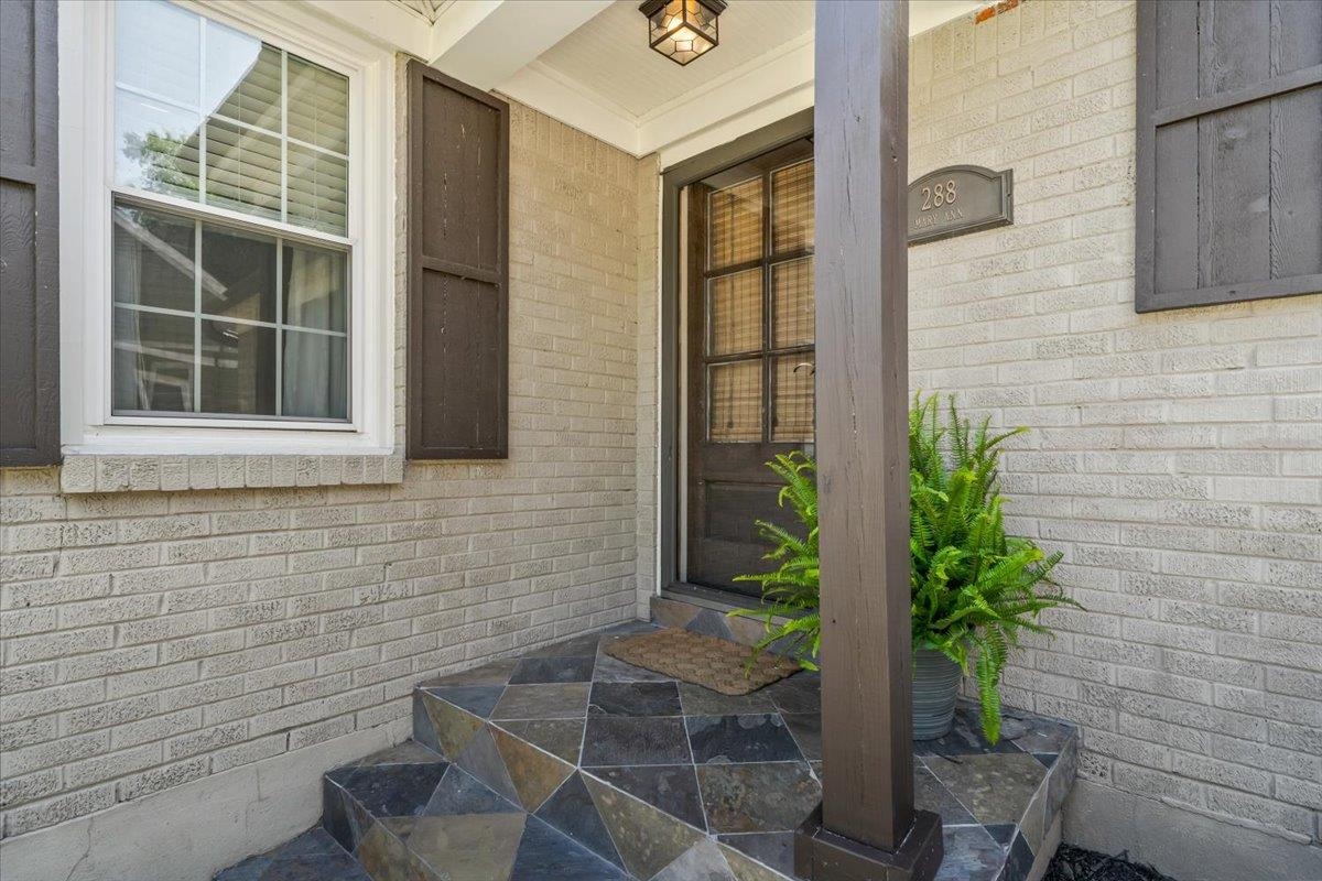 288 MARY ANN DR