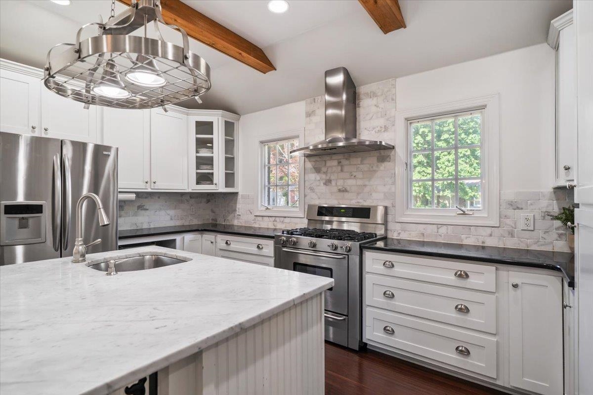 288 MARY ANN DR