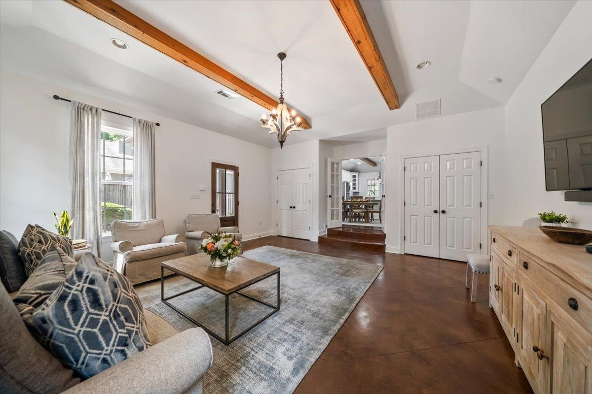 288 MARY ANN DR