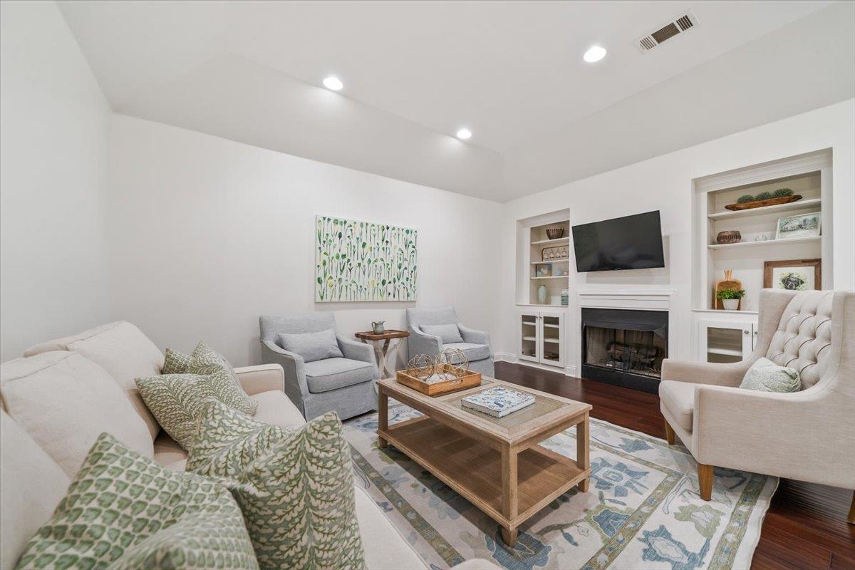 288 MARY ANN DR