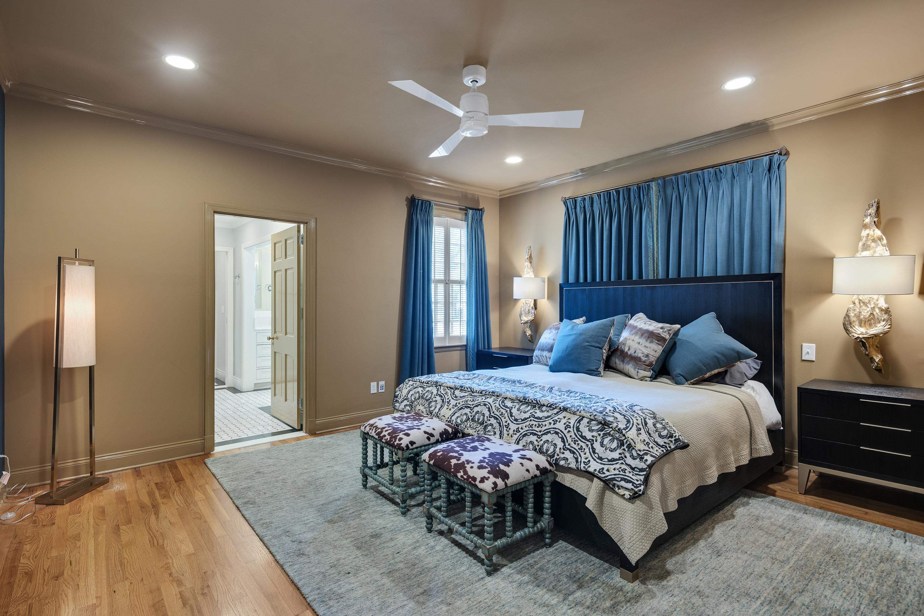 390 WILLIAMSBURG LN