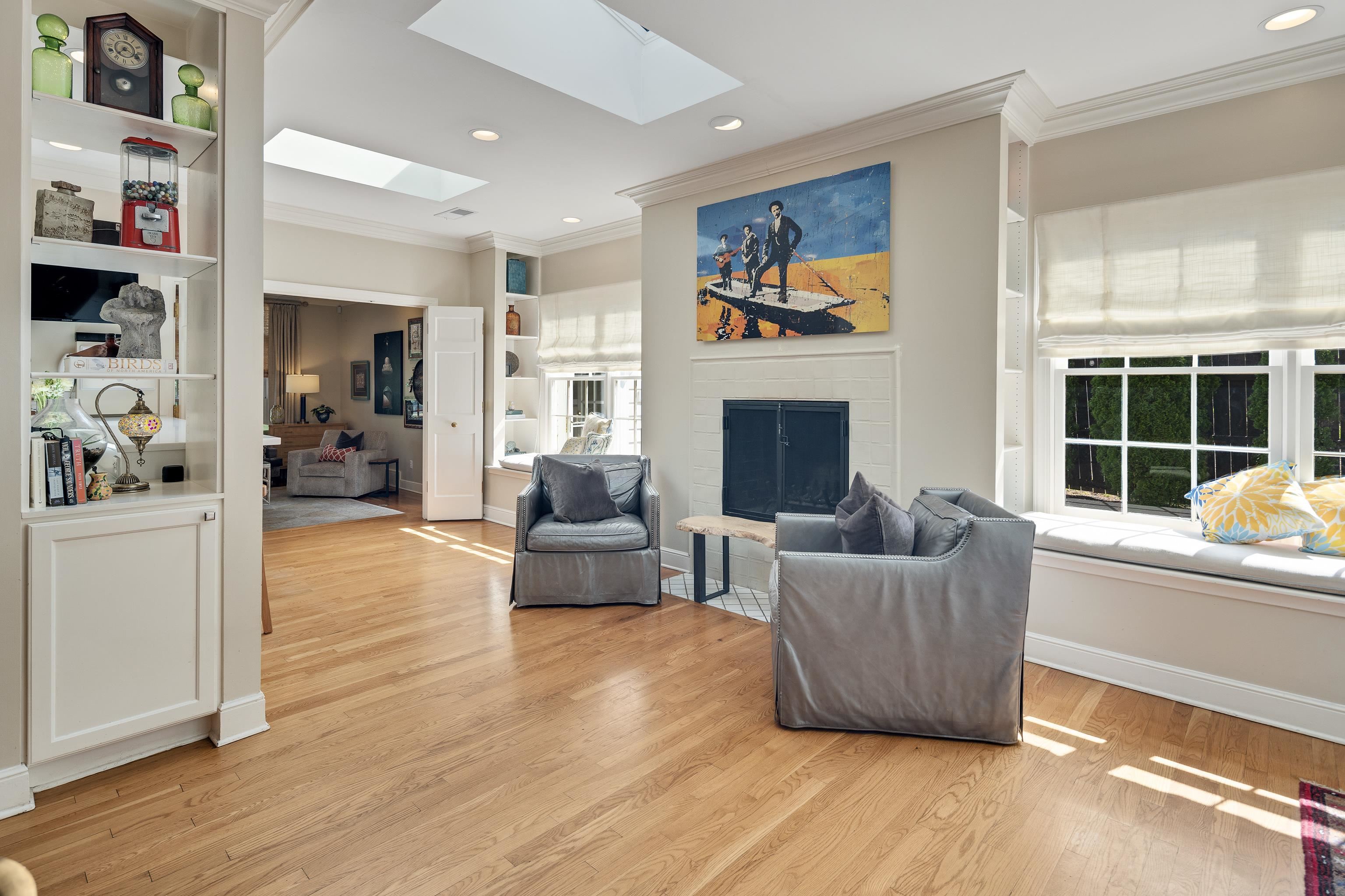390 WILLIAMSBURG LN