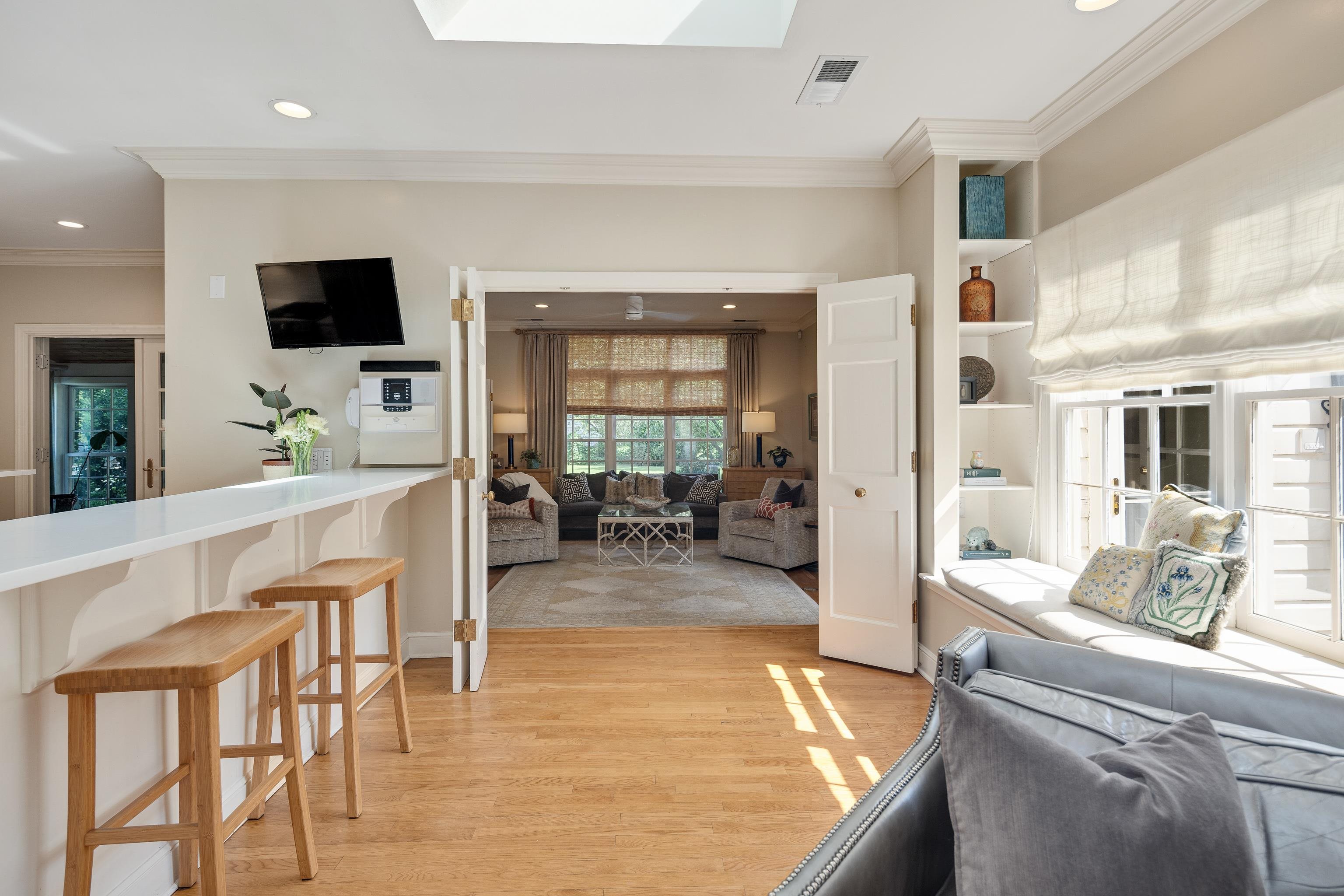 390 WILLIAMSBURG LN