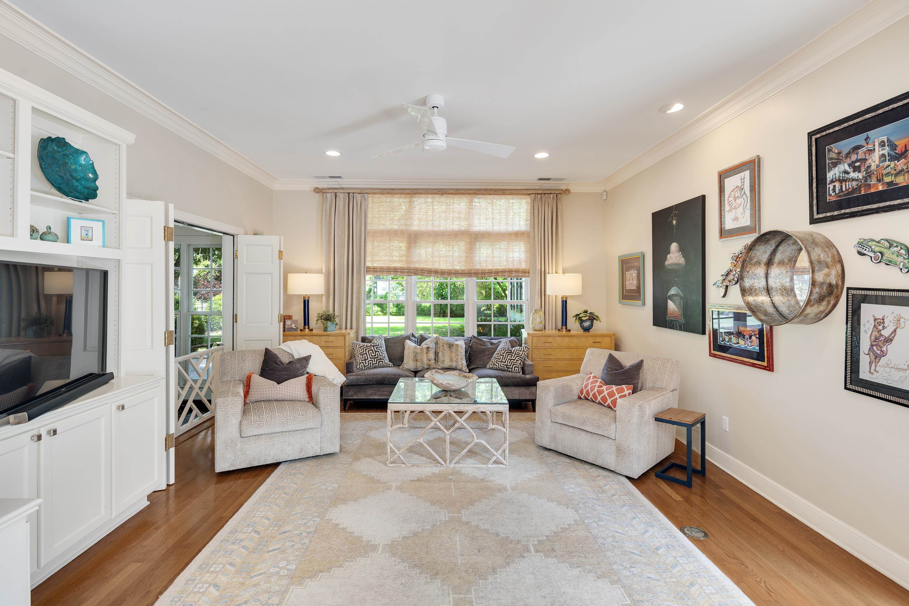 390 WILLIAMSBURG LN