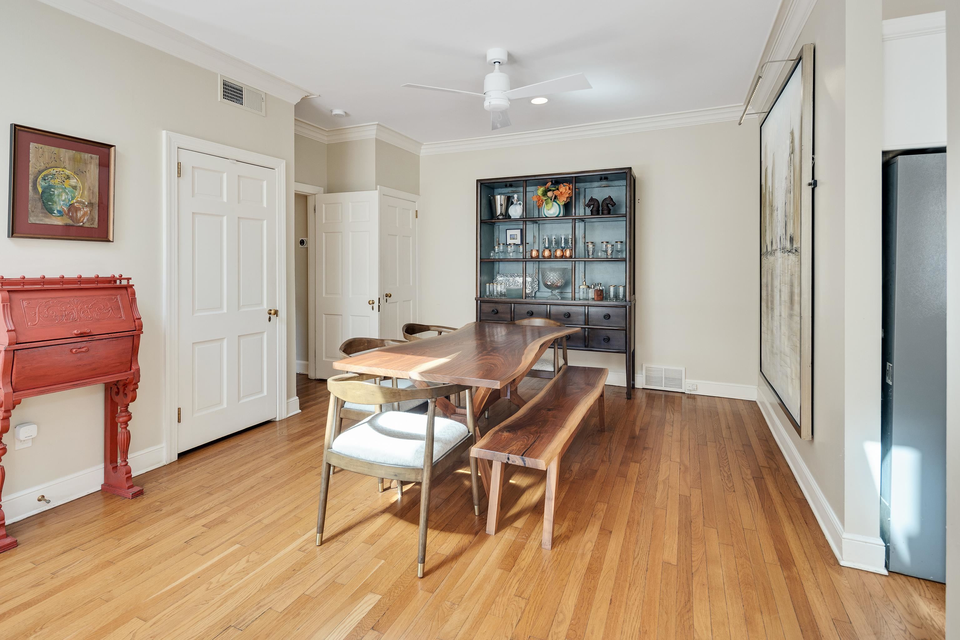 390 WILLIAMSBURG LN