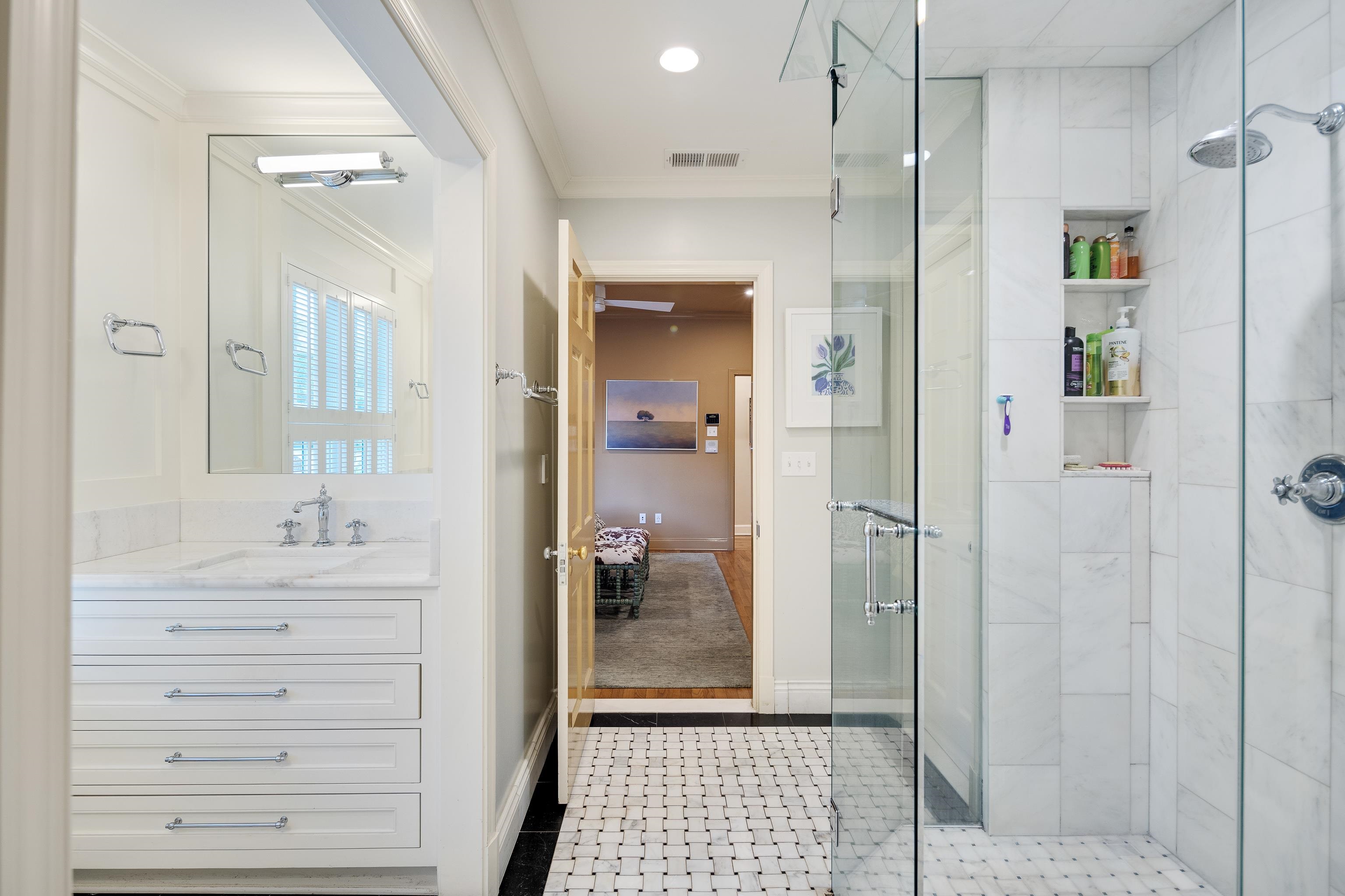 390 WILLIAMSBURG LN