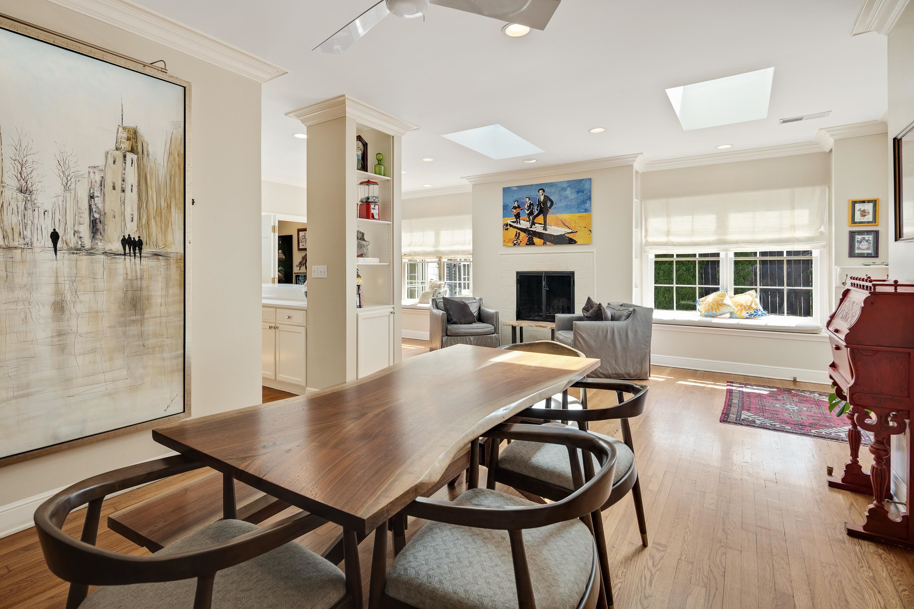 390 WILLIAMSBURG LN