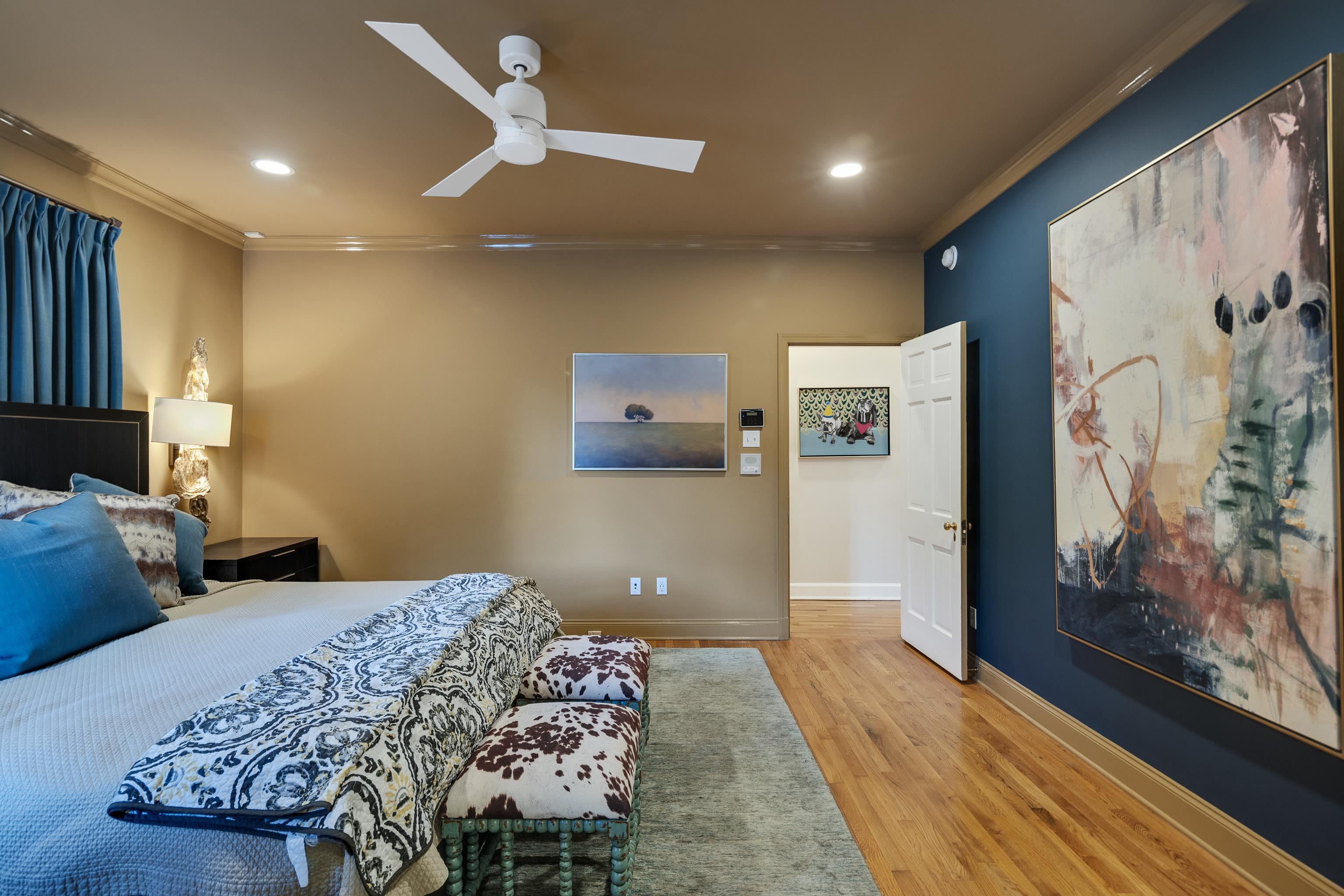 390 WILLIAMSBURG LN