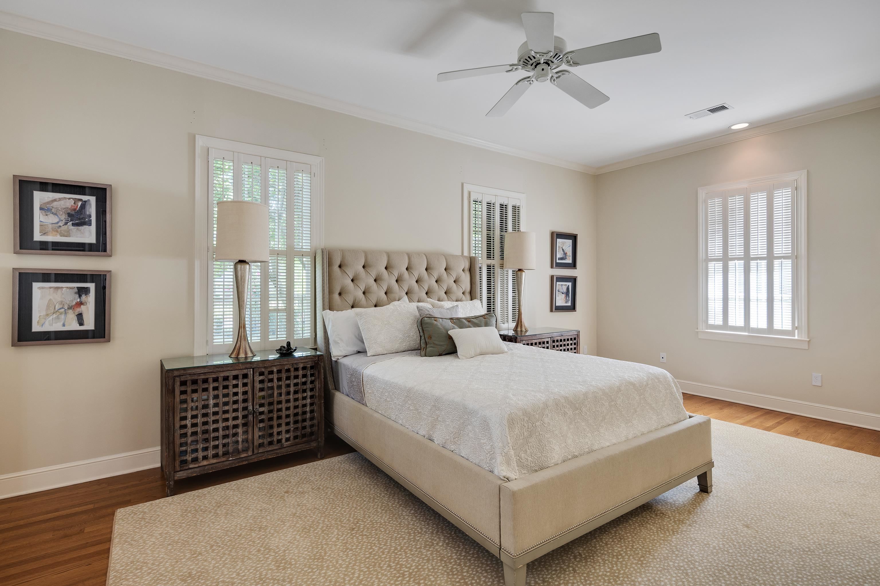390 WILLIAMSBURG LN