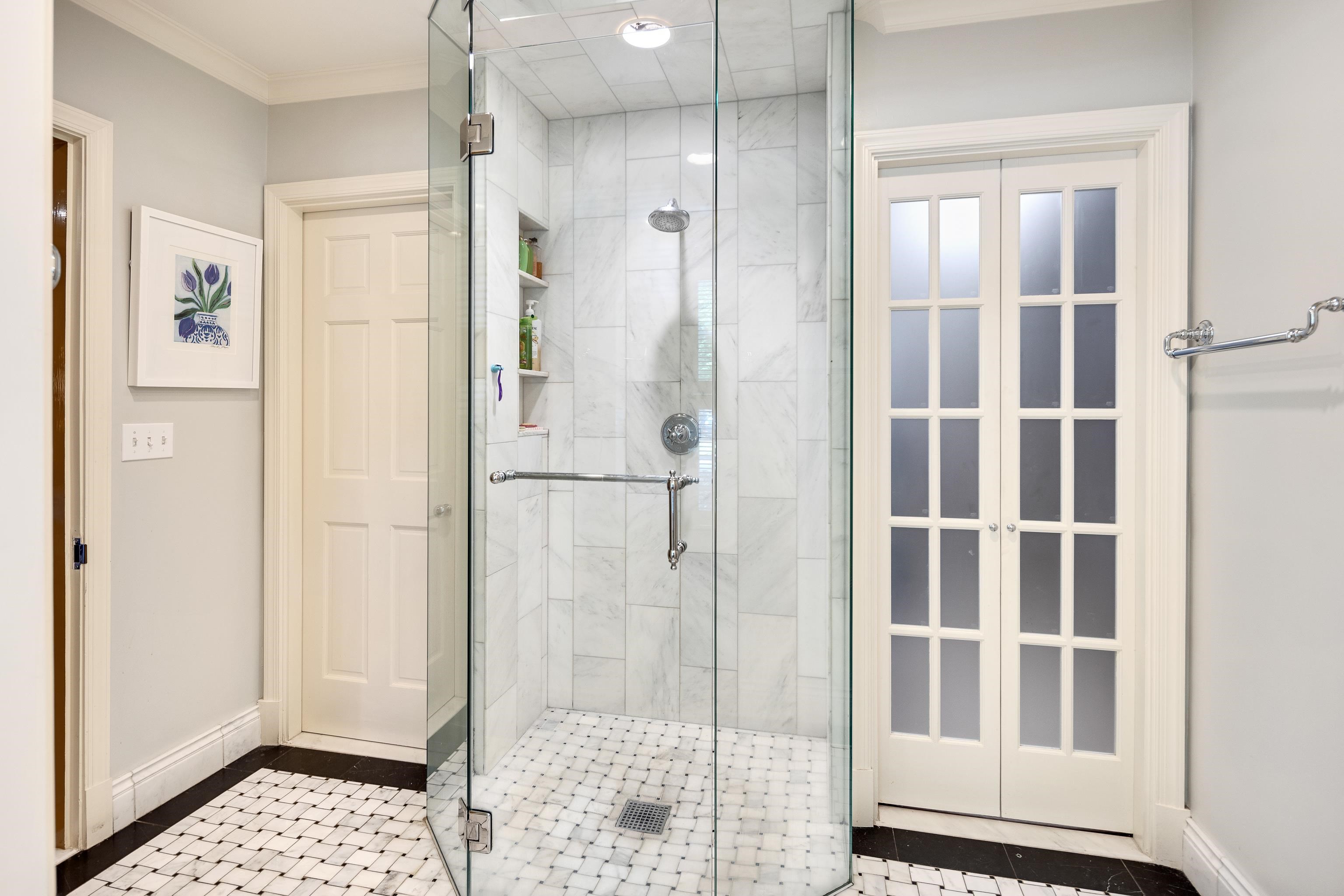 390 WILLIAMSBURG LN