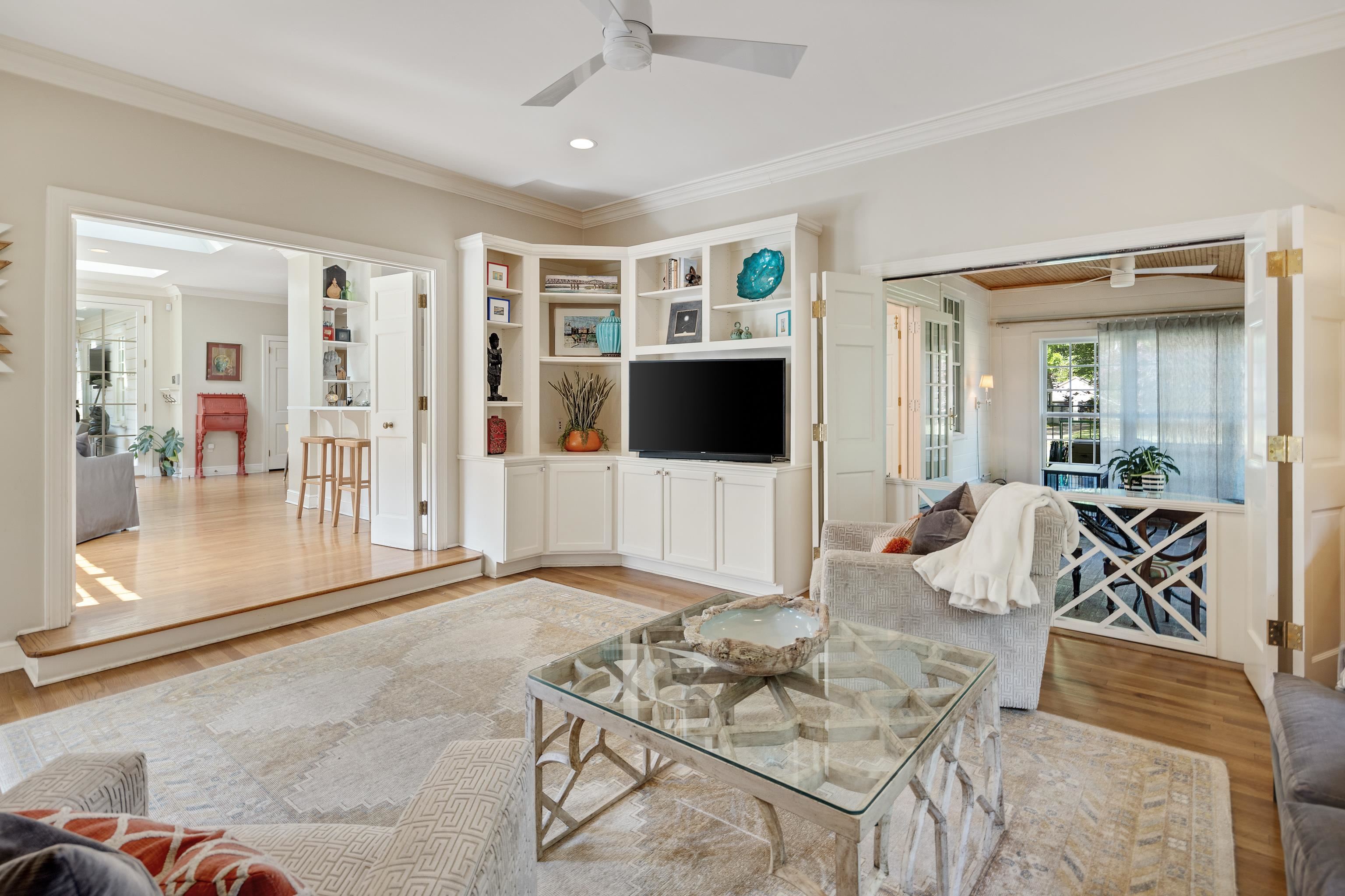 390 WILLIAMSBURG LN