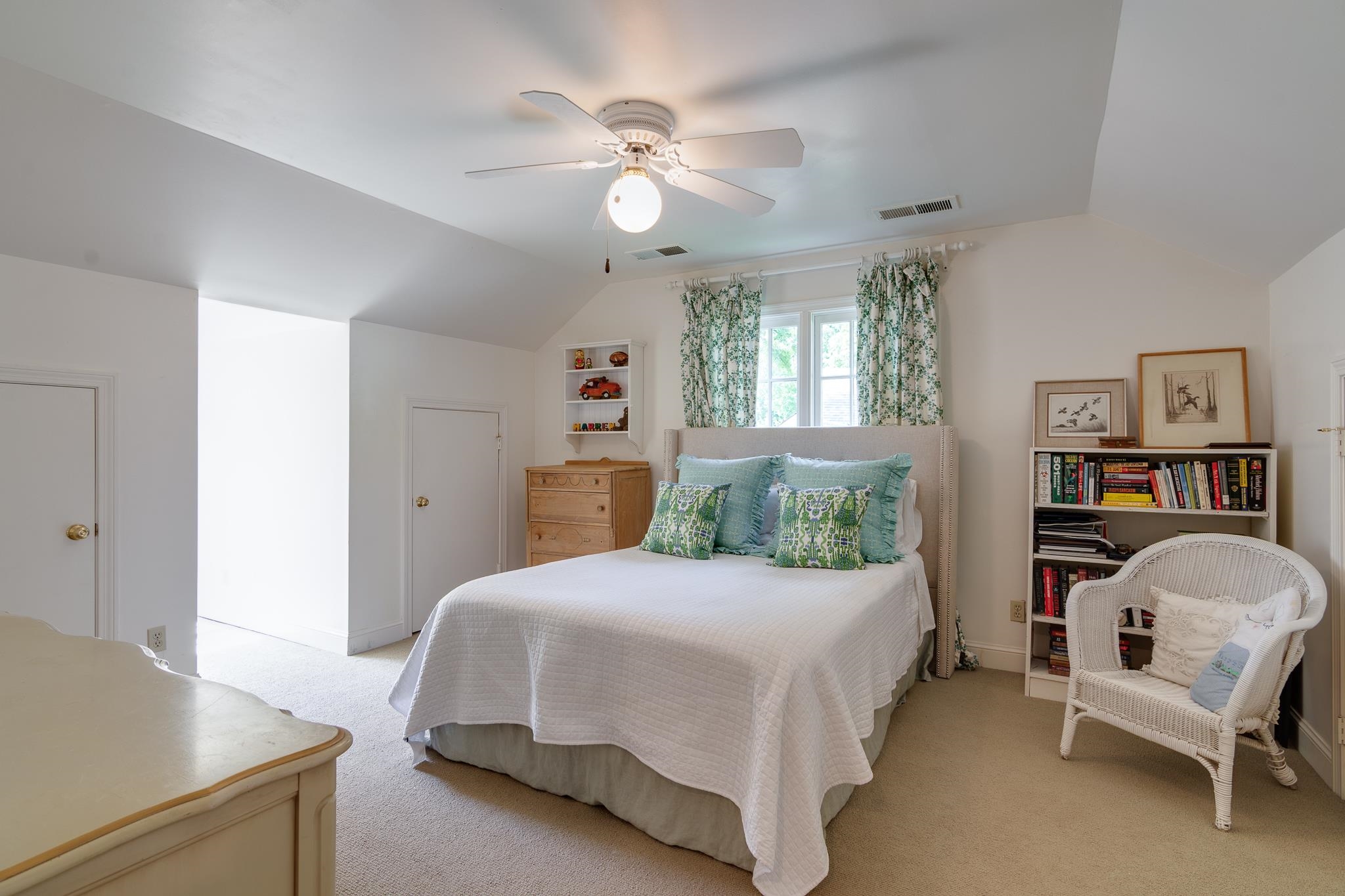 353 WILLIAMSBURG LN