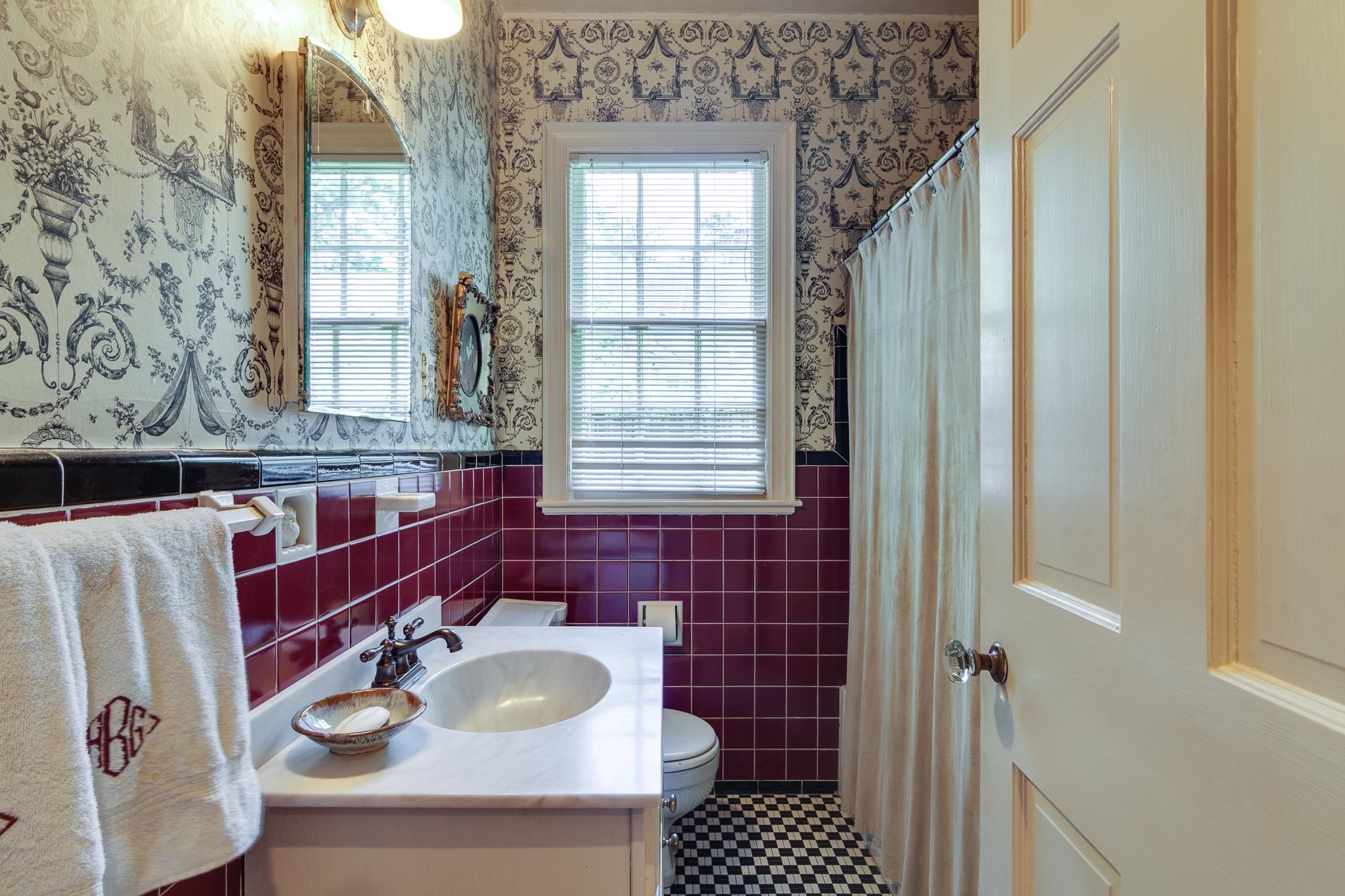 353 WILLIAMSBURG LN
