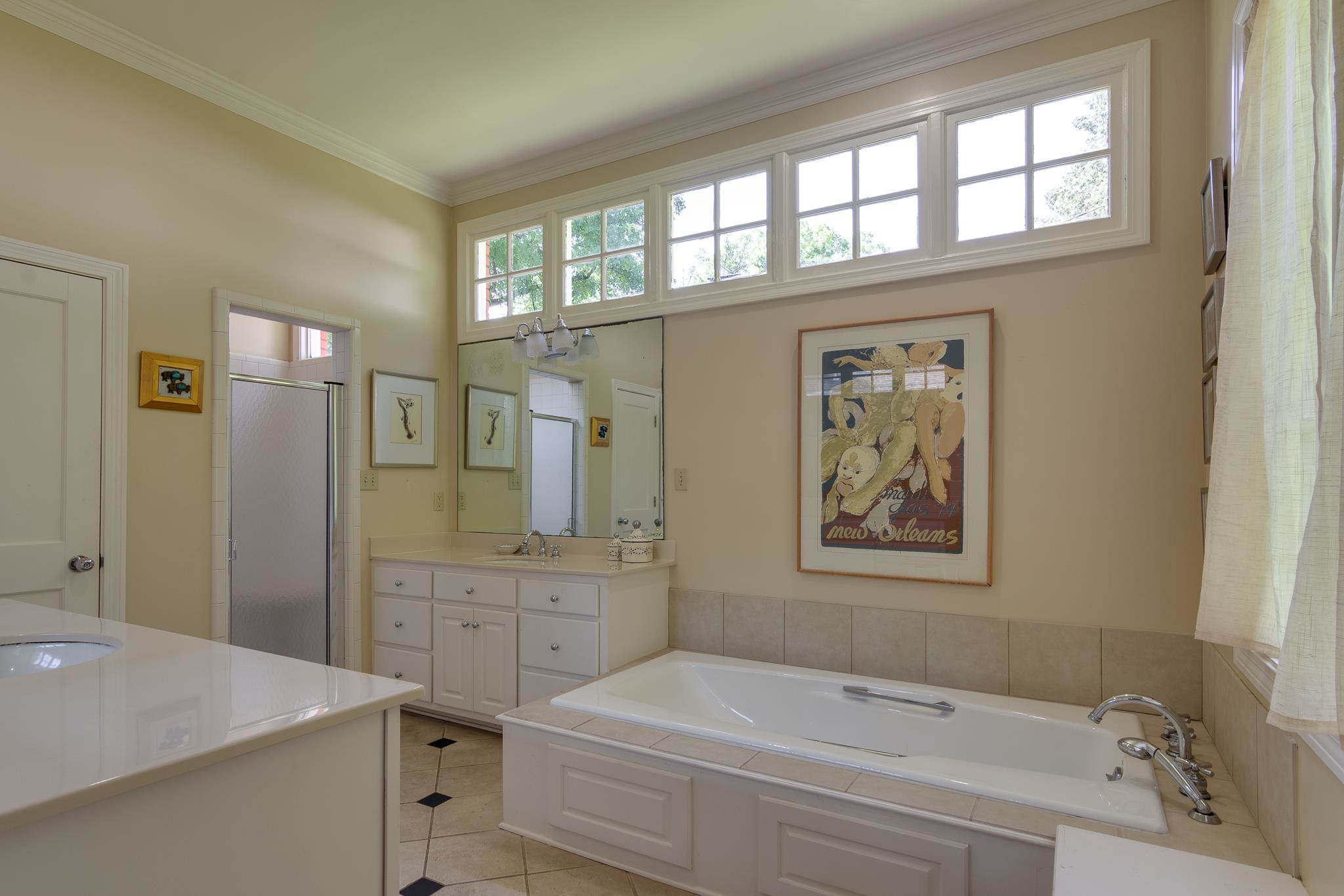 353 WILLIAMSBURG LN