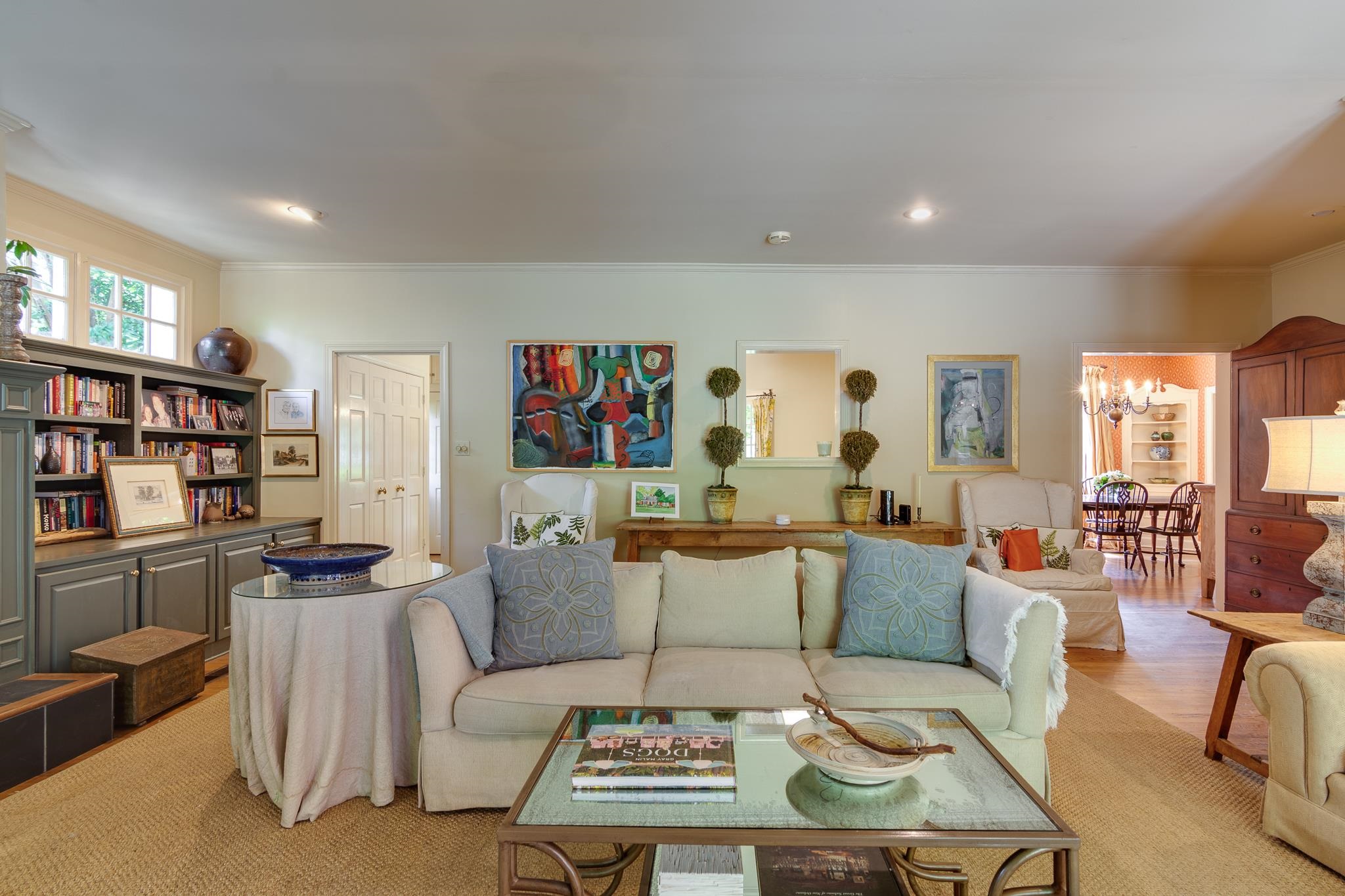 353 WILLIAMSBURG LN