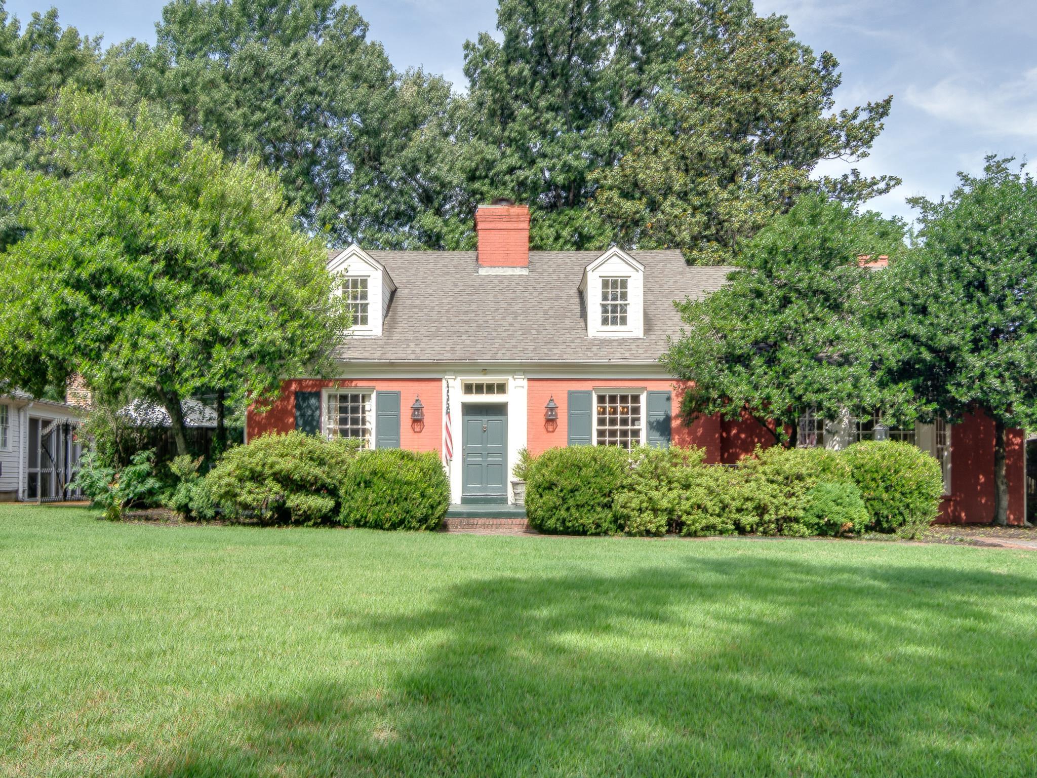 353 WILLIAMSBURG LN