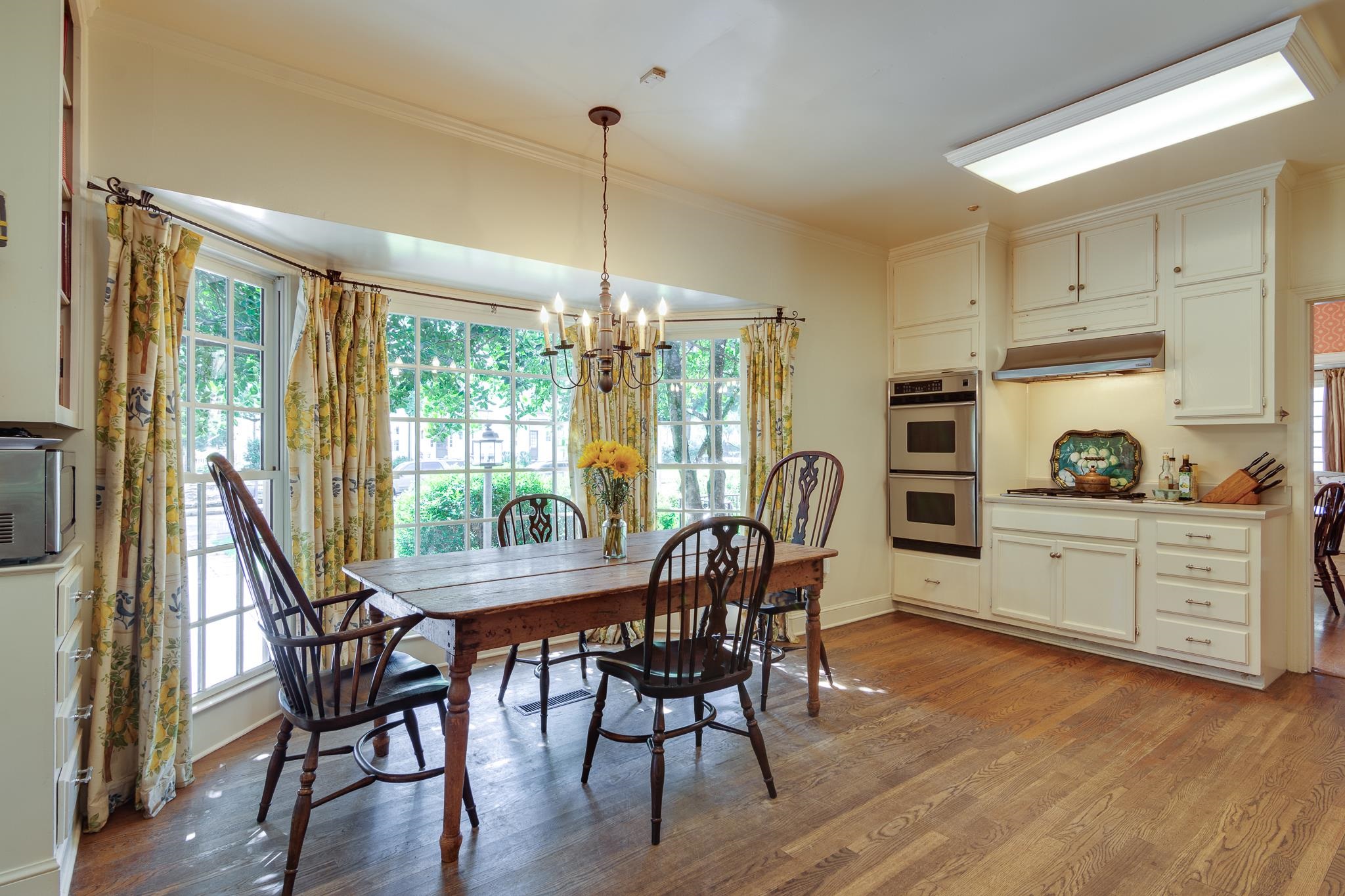 353 WILLIAMSBURG LN