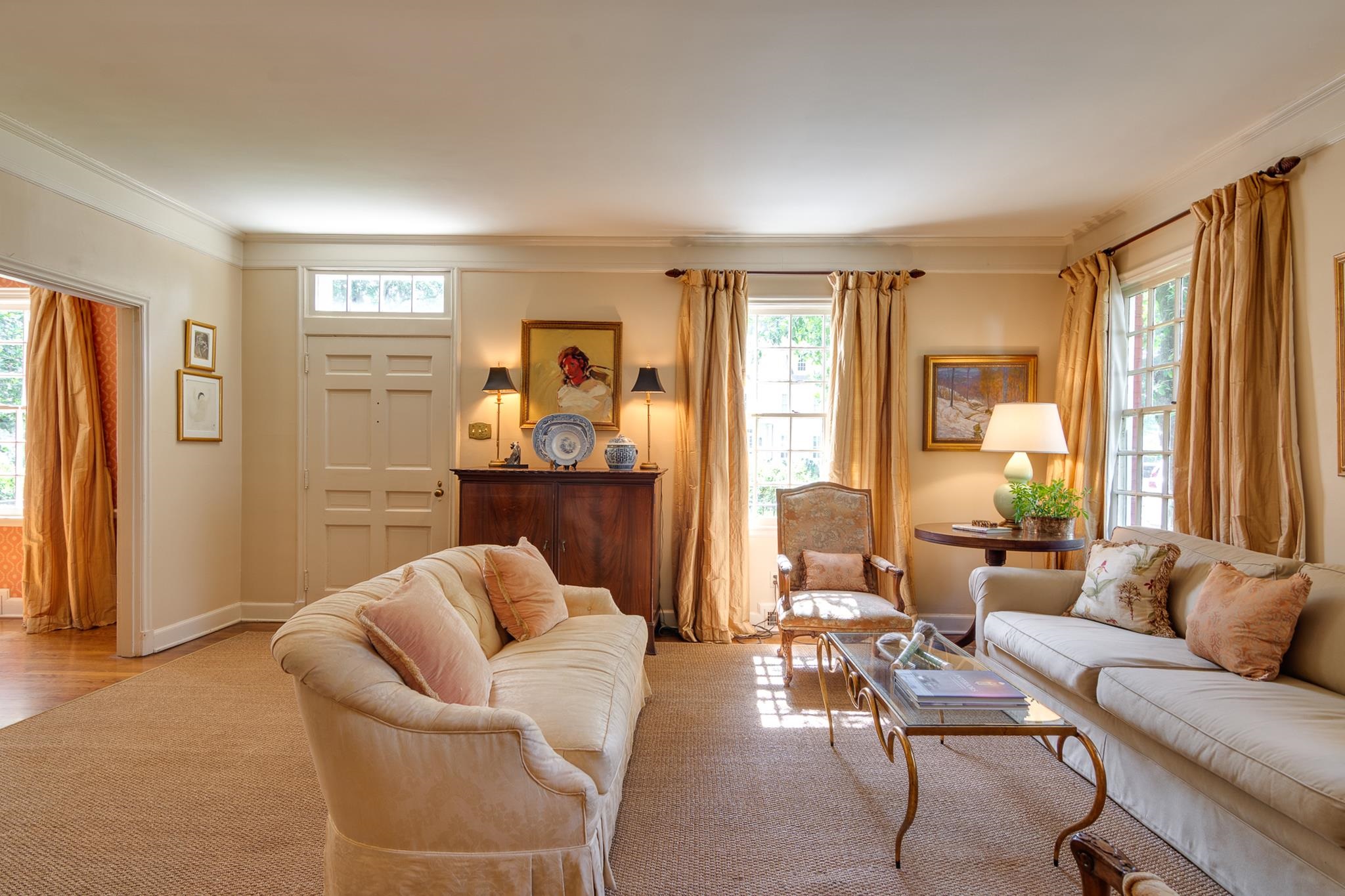 353 WILLIAMSBURG LN
