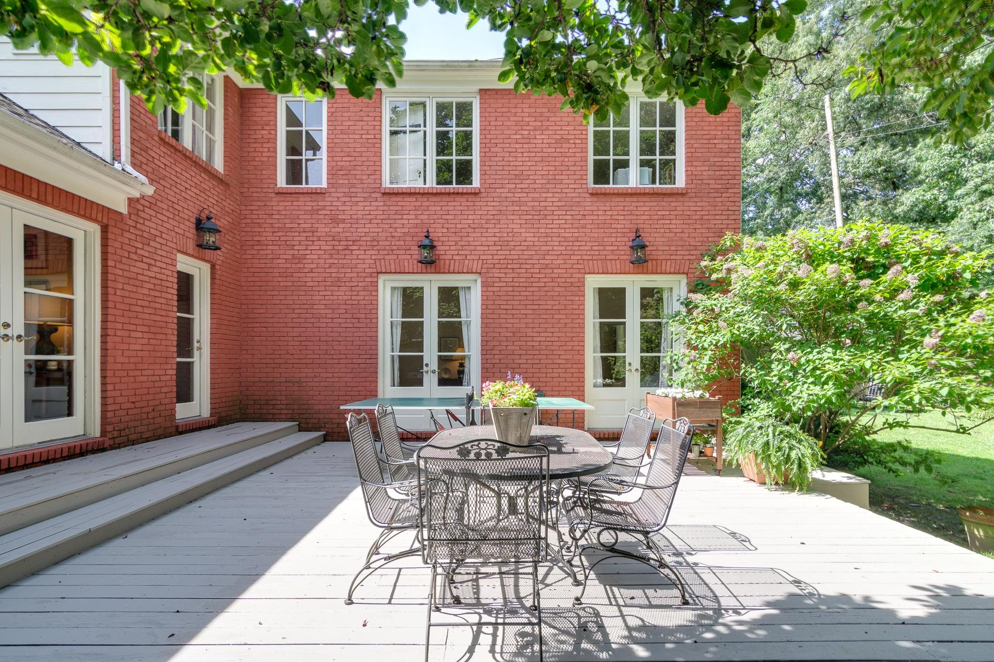 353 WILLIAMSBURG LN