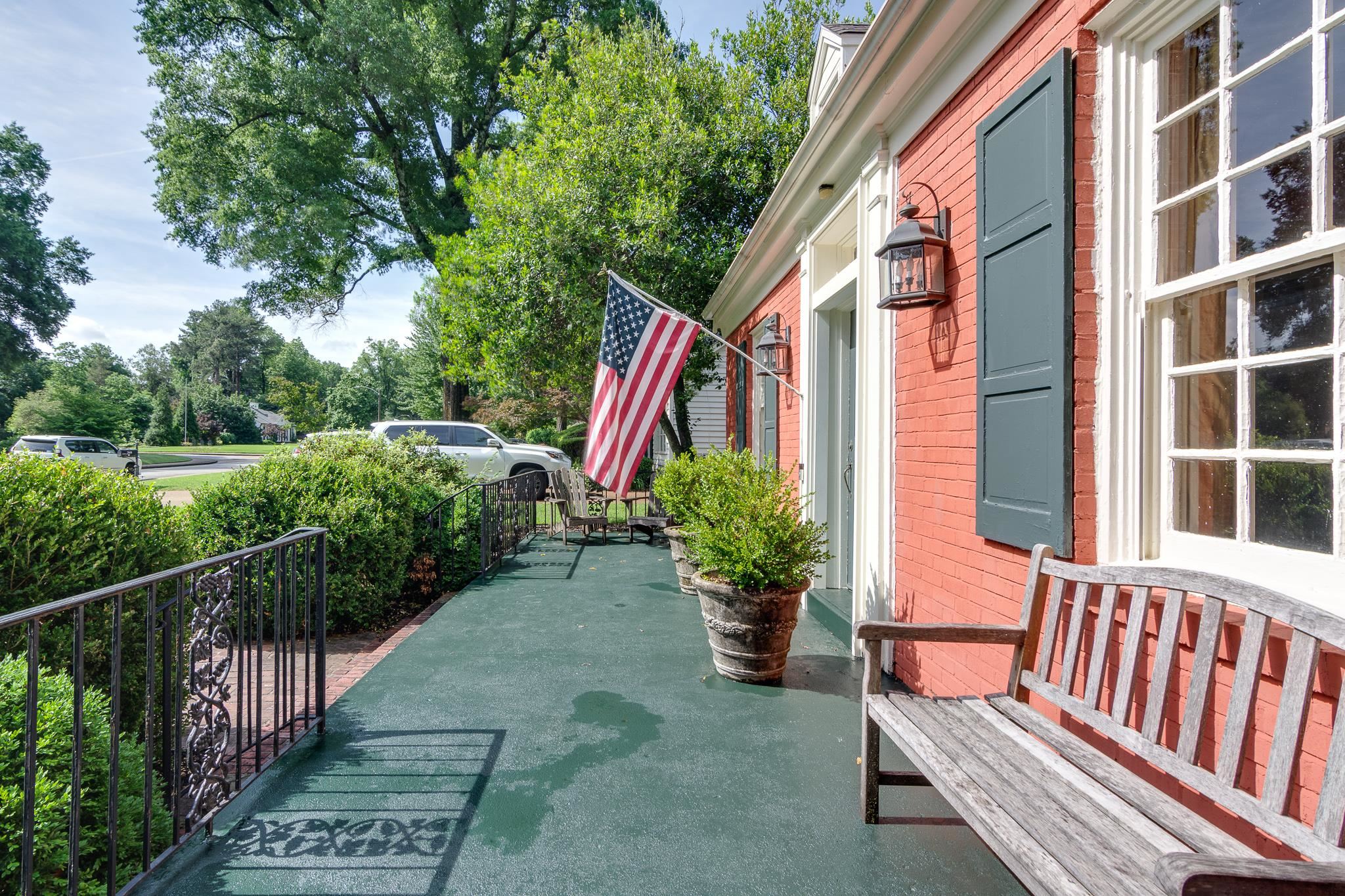 353 WILLIAMSBURG LN
