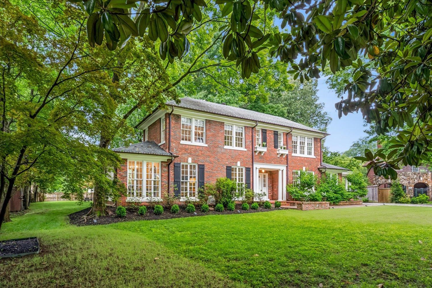 605 EAST DR