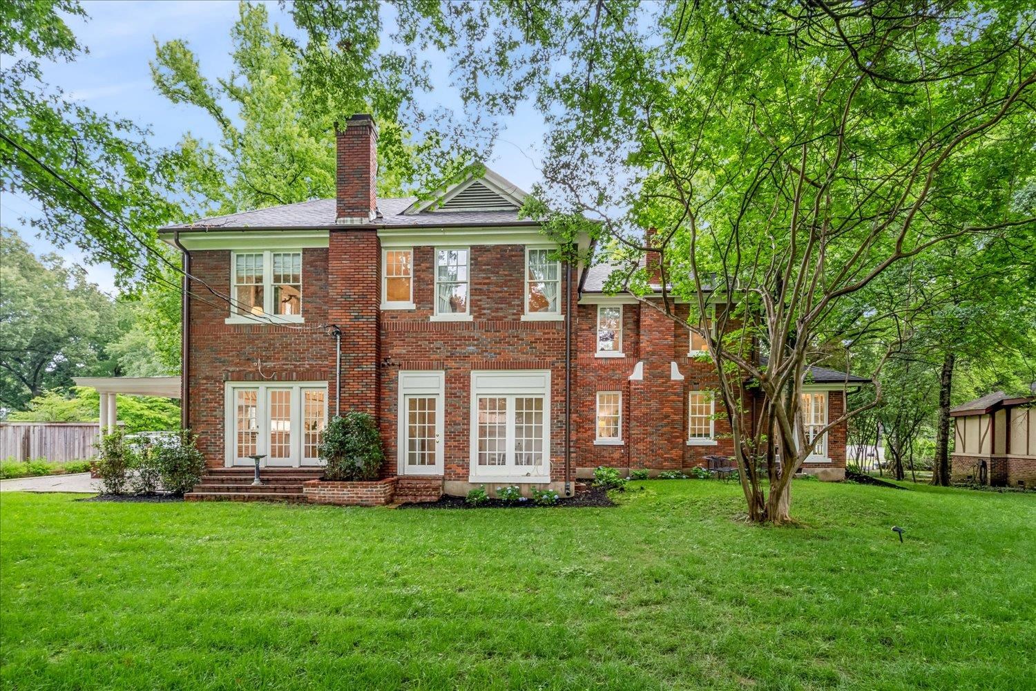 605 EAST DR