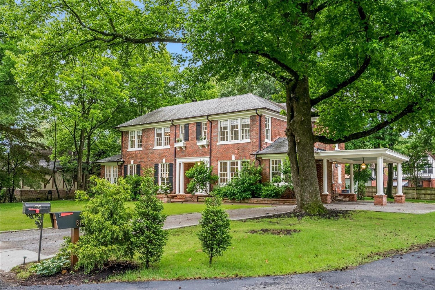 605 EAST DR