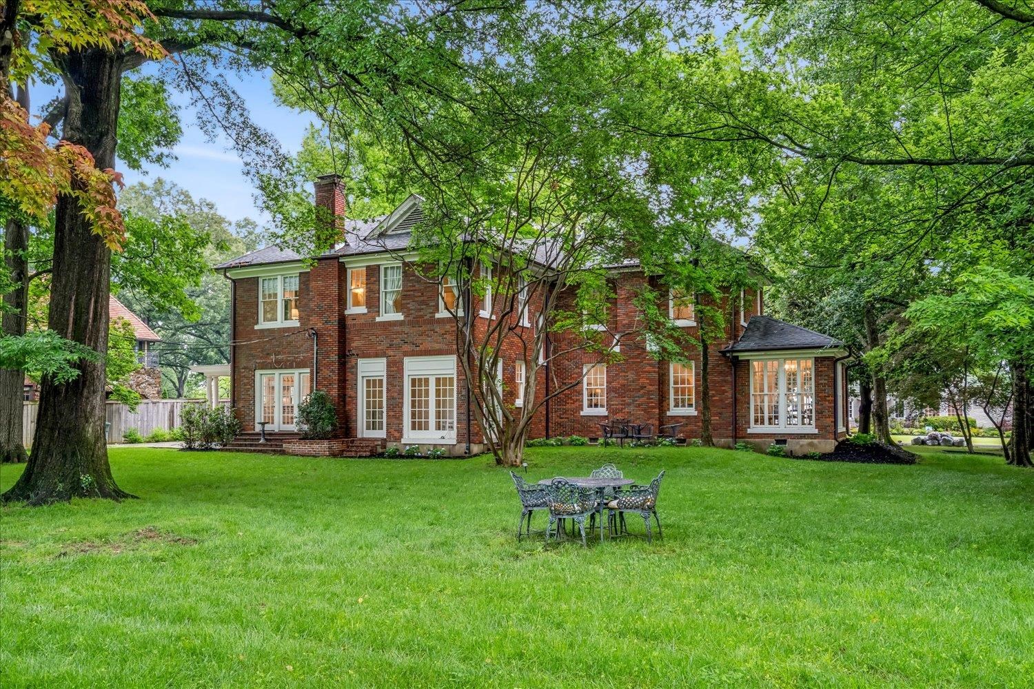 605 EAST DR
