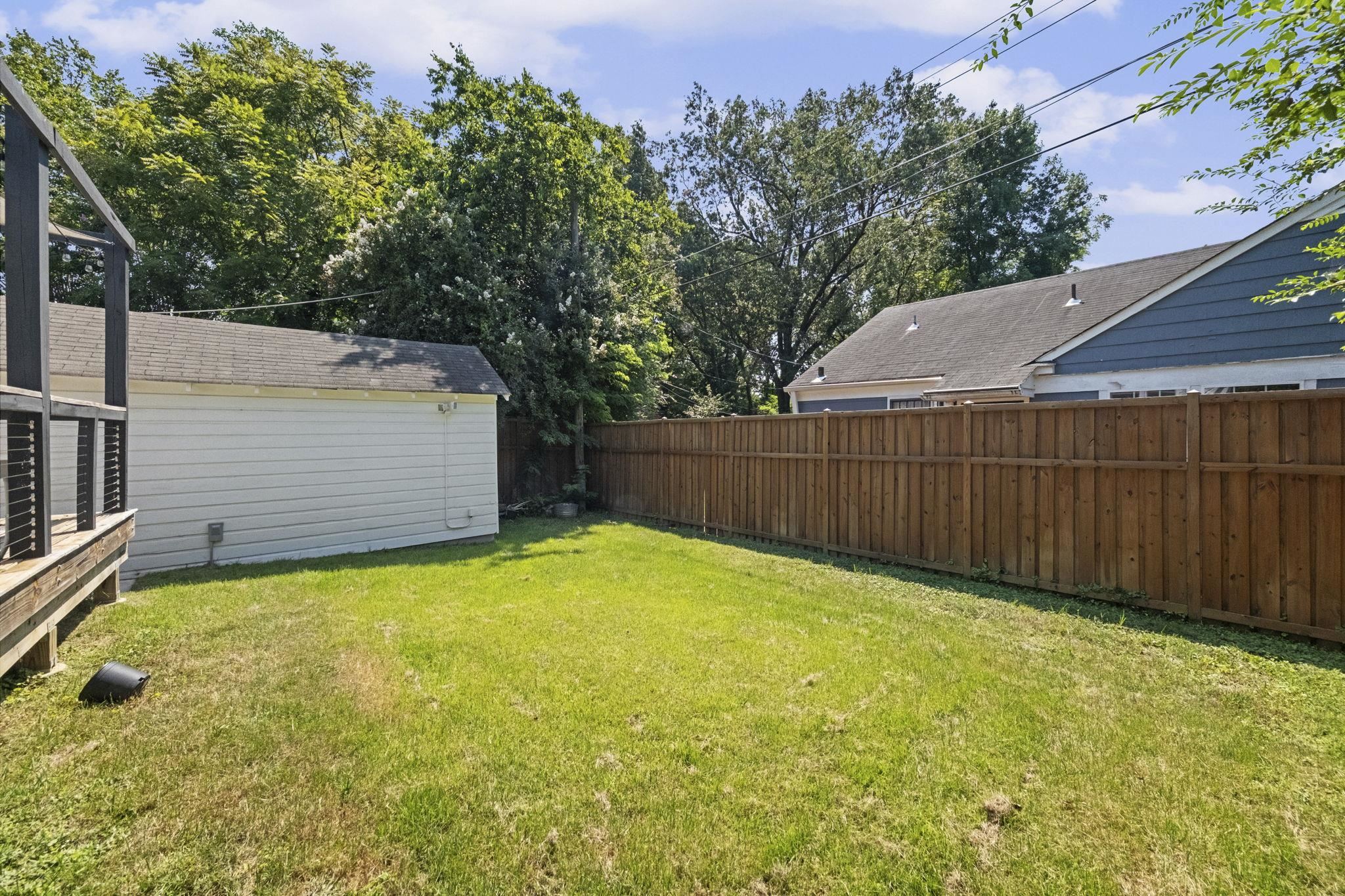 385 HOLMES CIR
