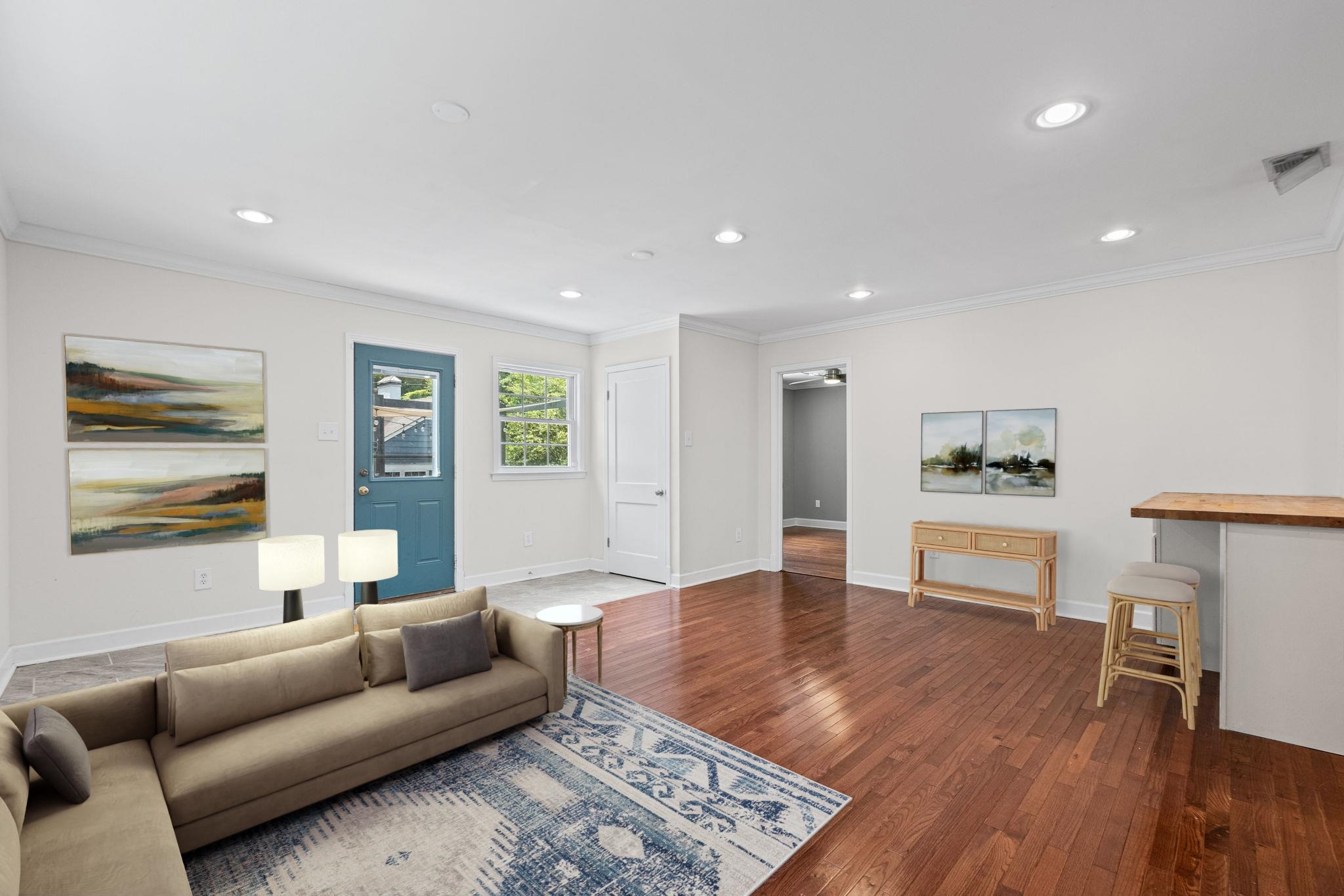 385 HOLMES CIR