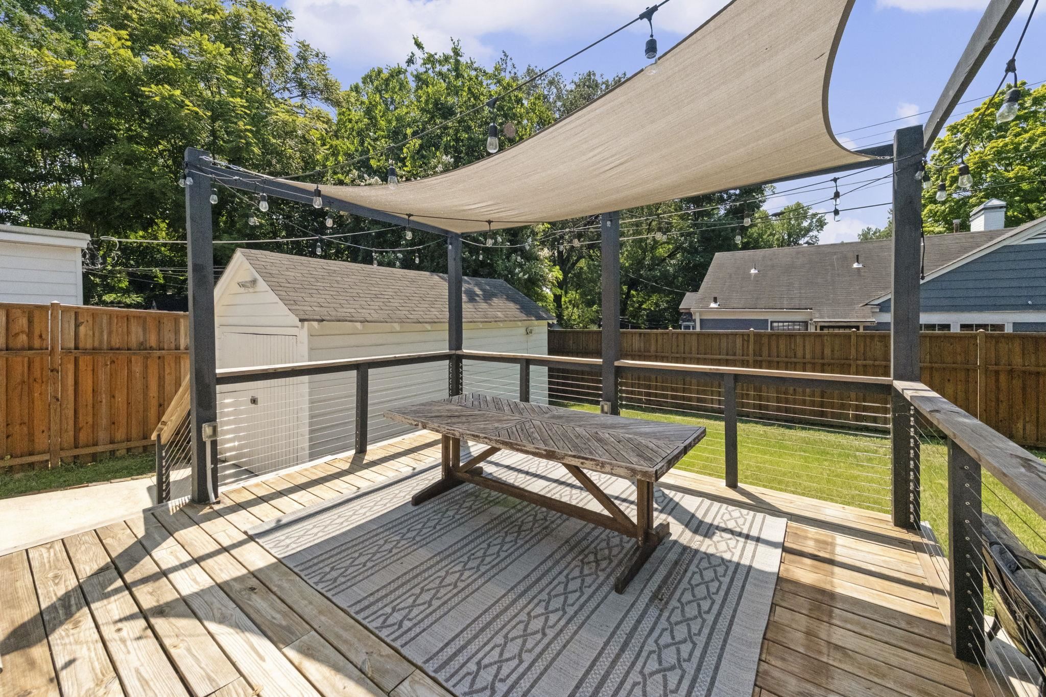 385 HOLMES CIR