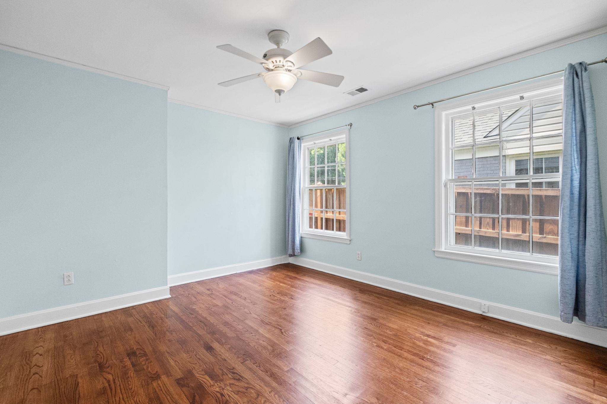 385 HOLMES CIR