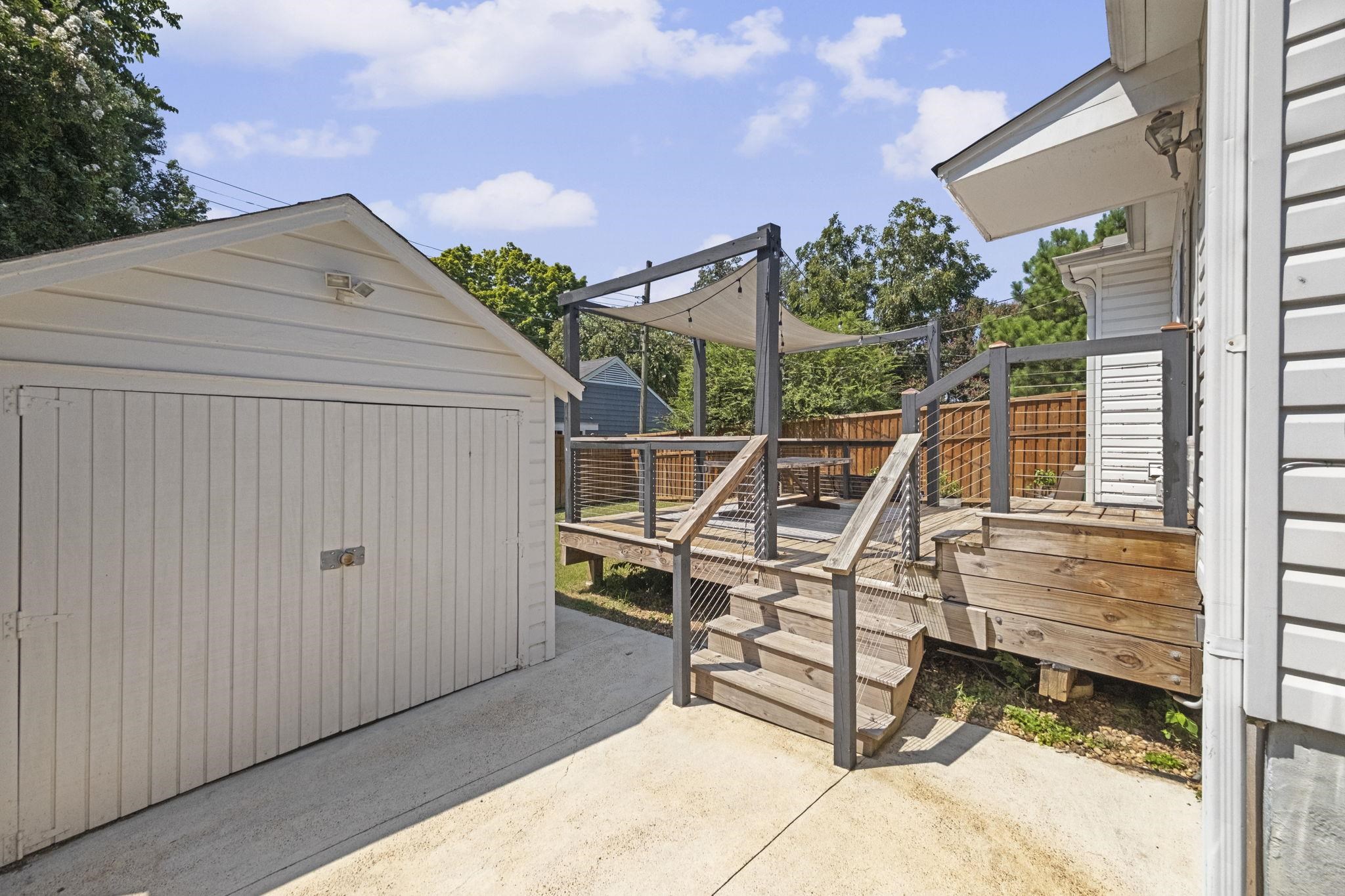 385 HOLMES CIR