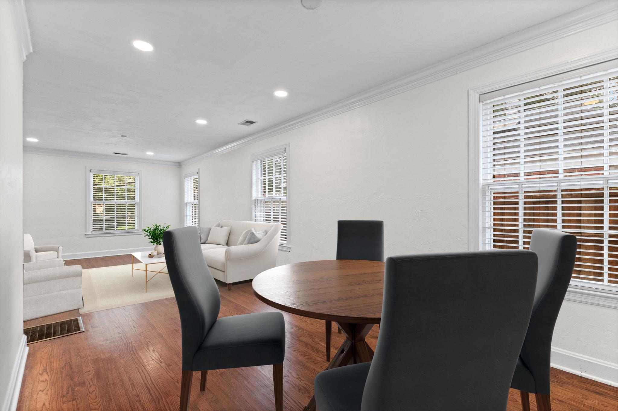 385 HOLMES CIR