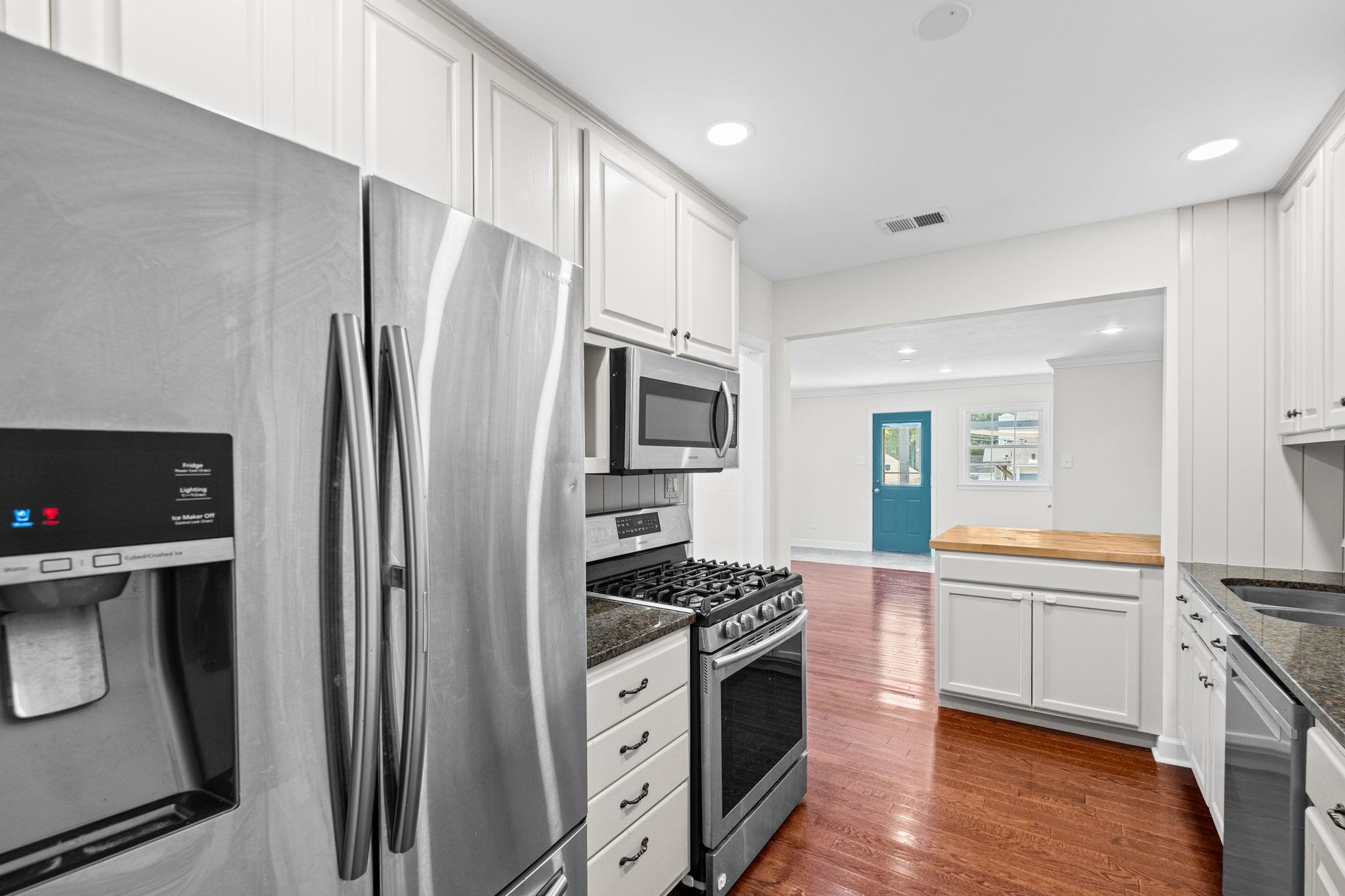 385 HOLMES CIR