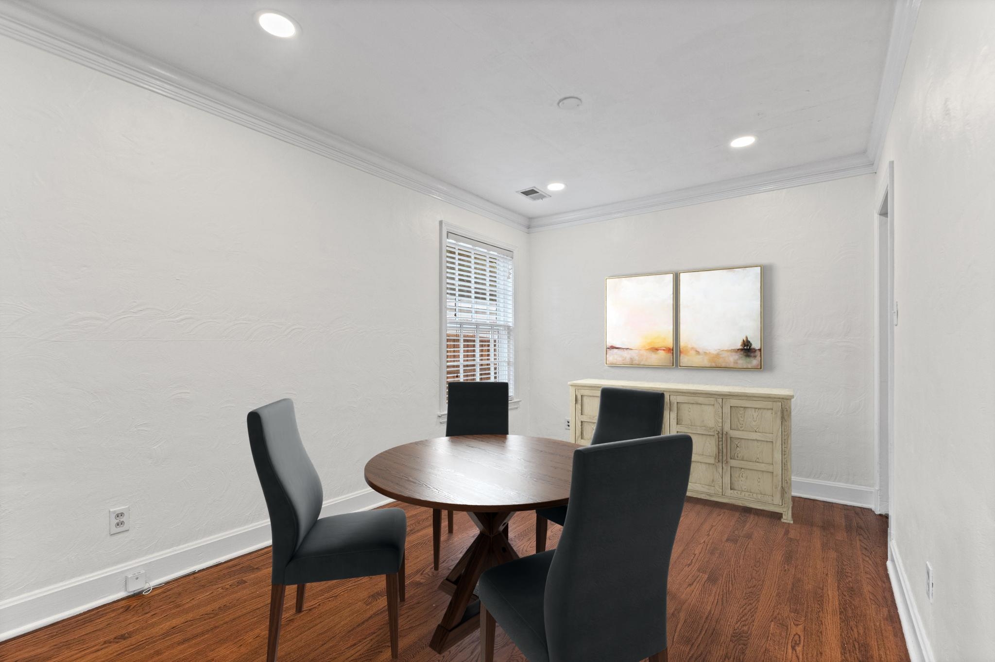 385 HOLMES CIR