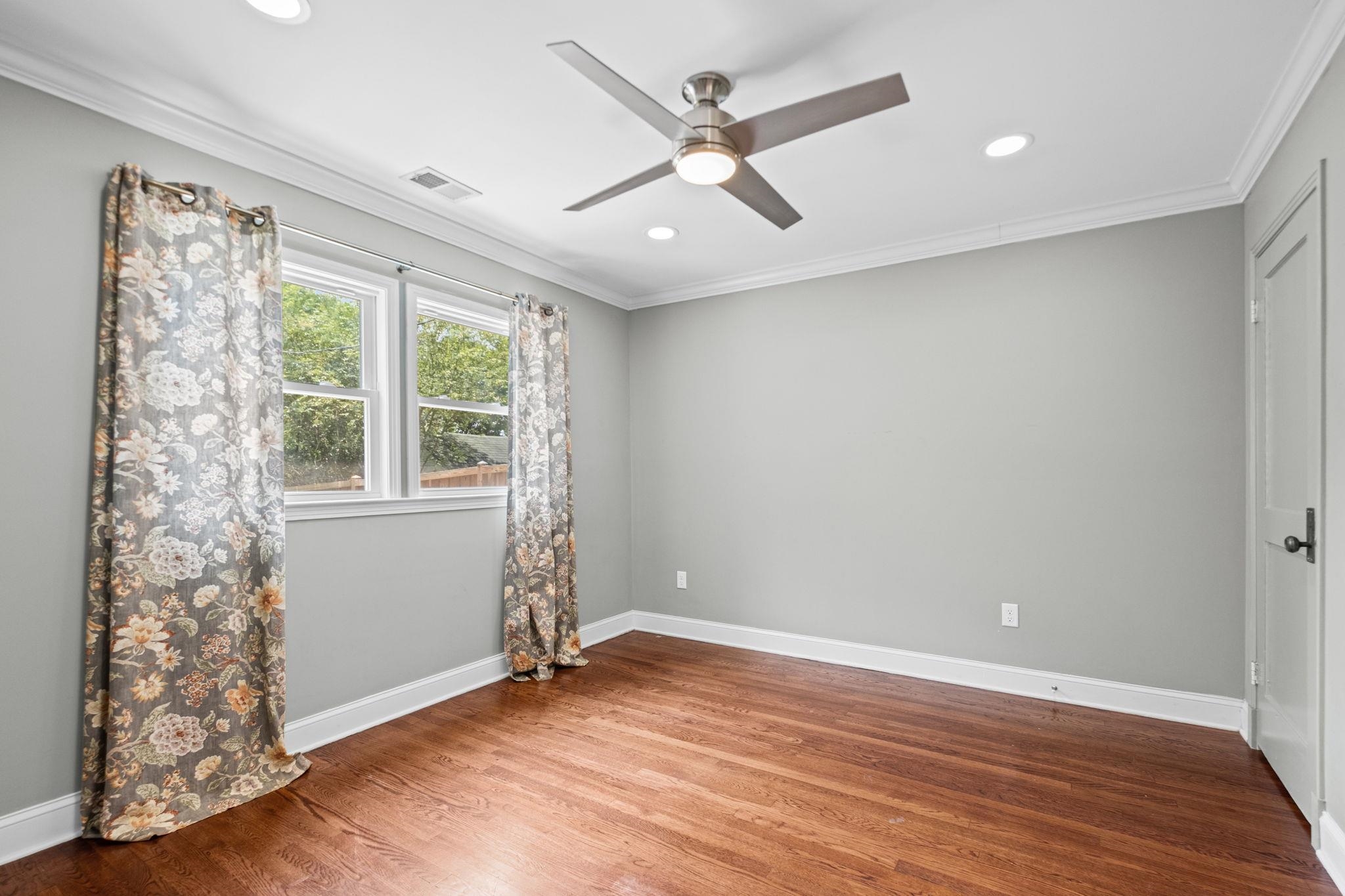 385 HOLMES CIR