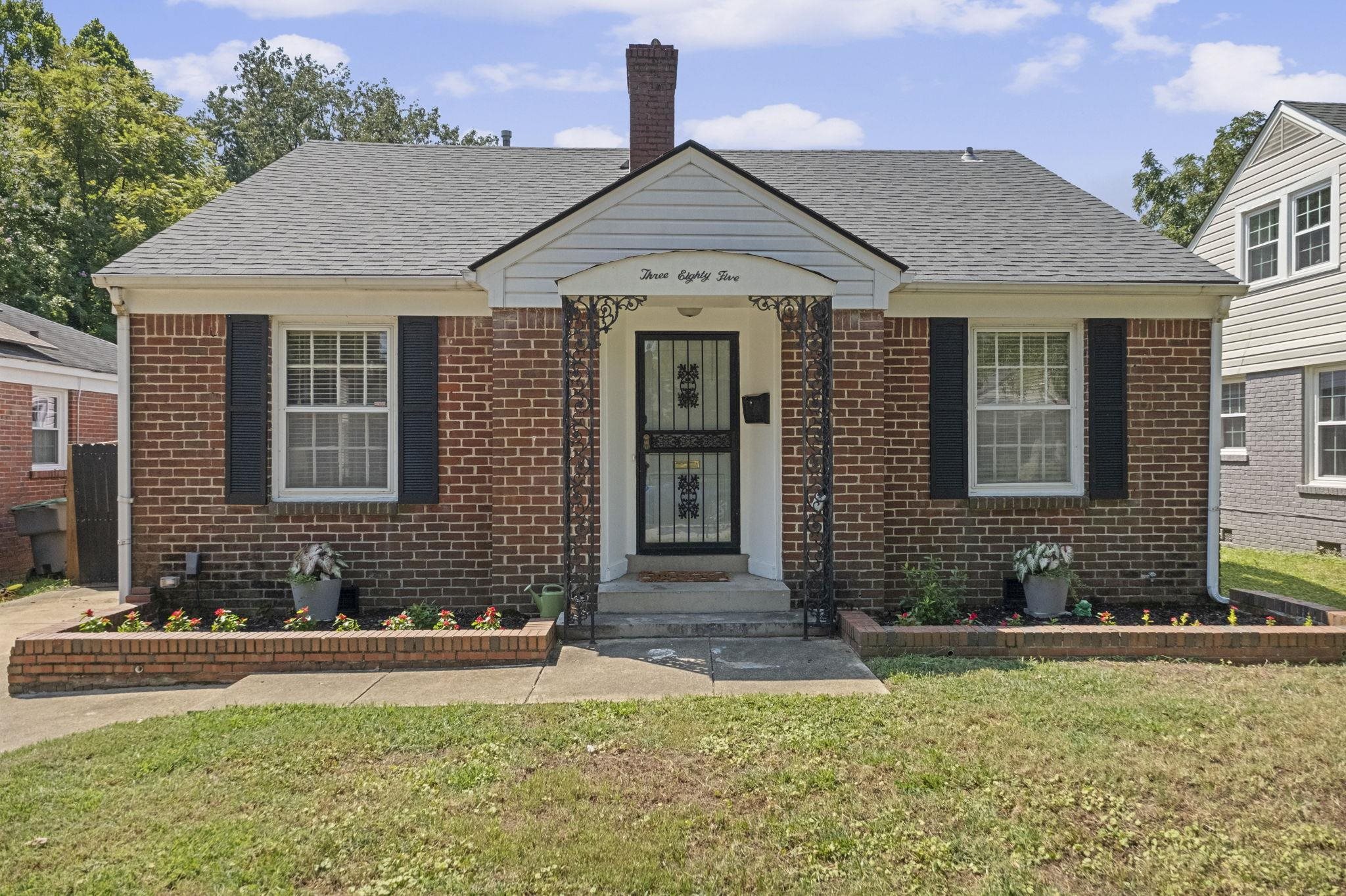 385 HOLMES CIR