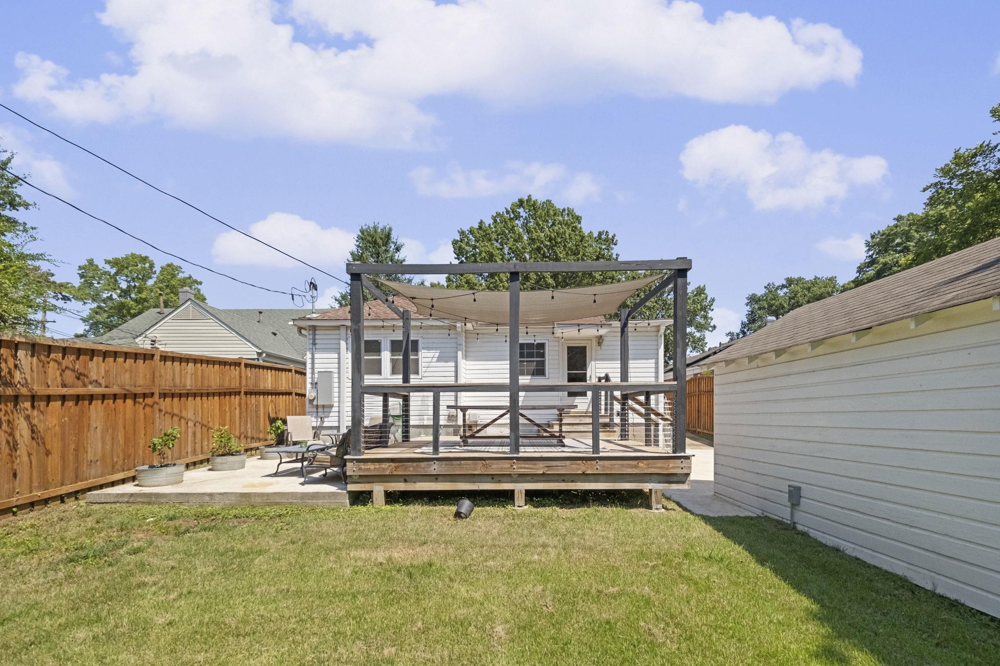 385 HOLMES CIR