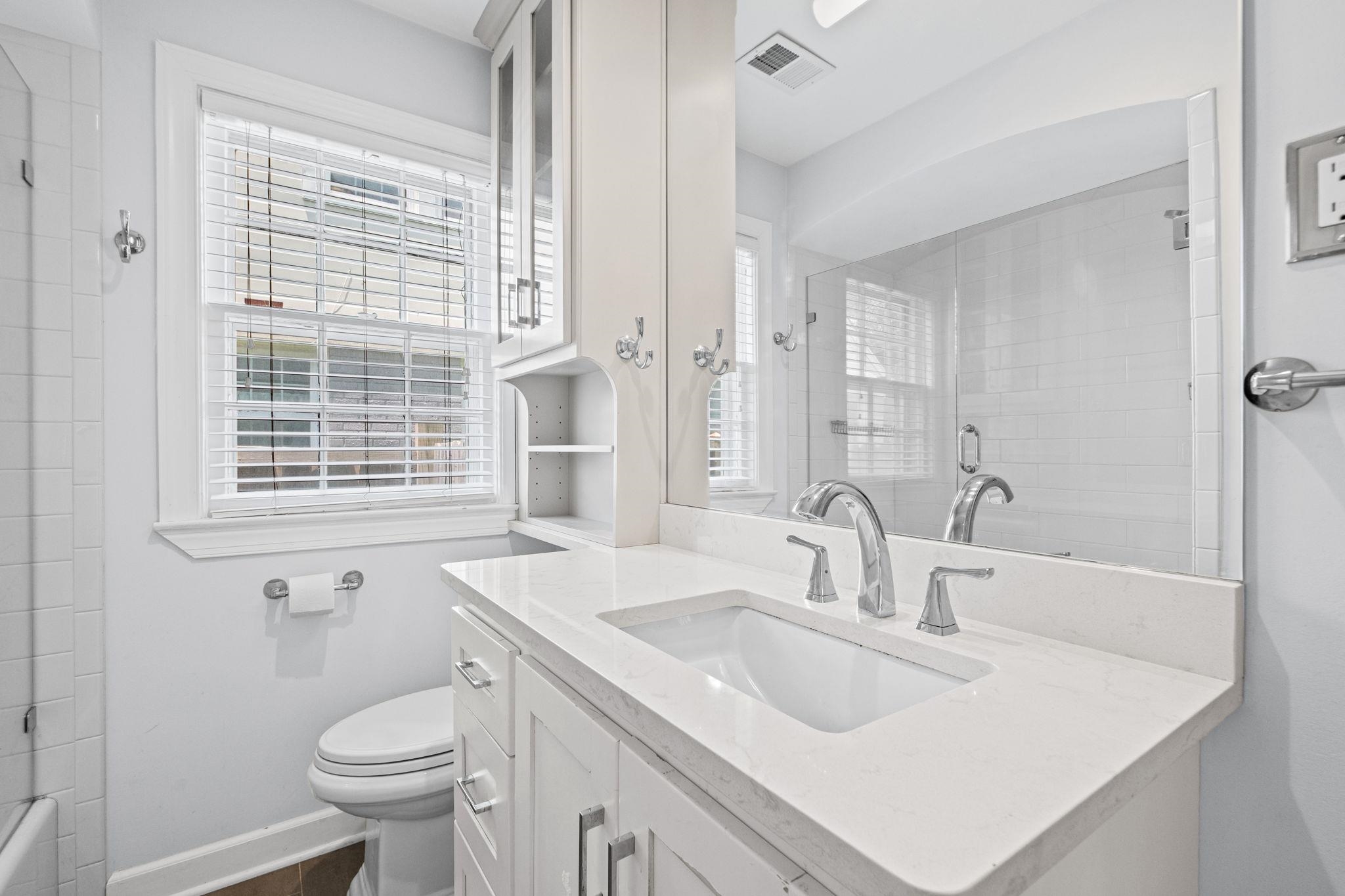 385 HOLMES CIR