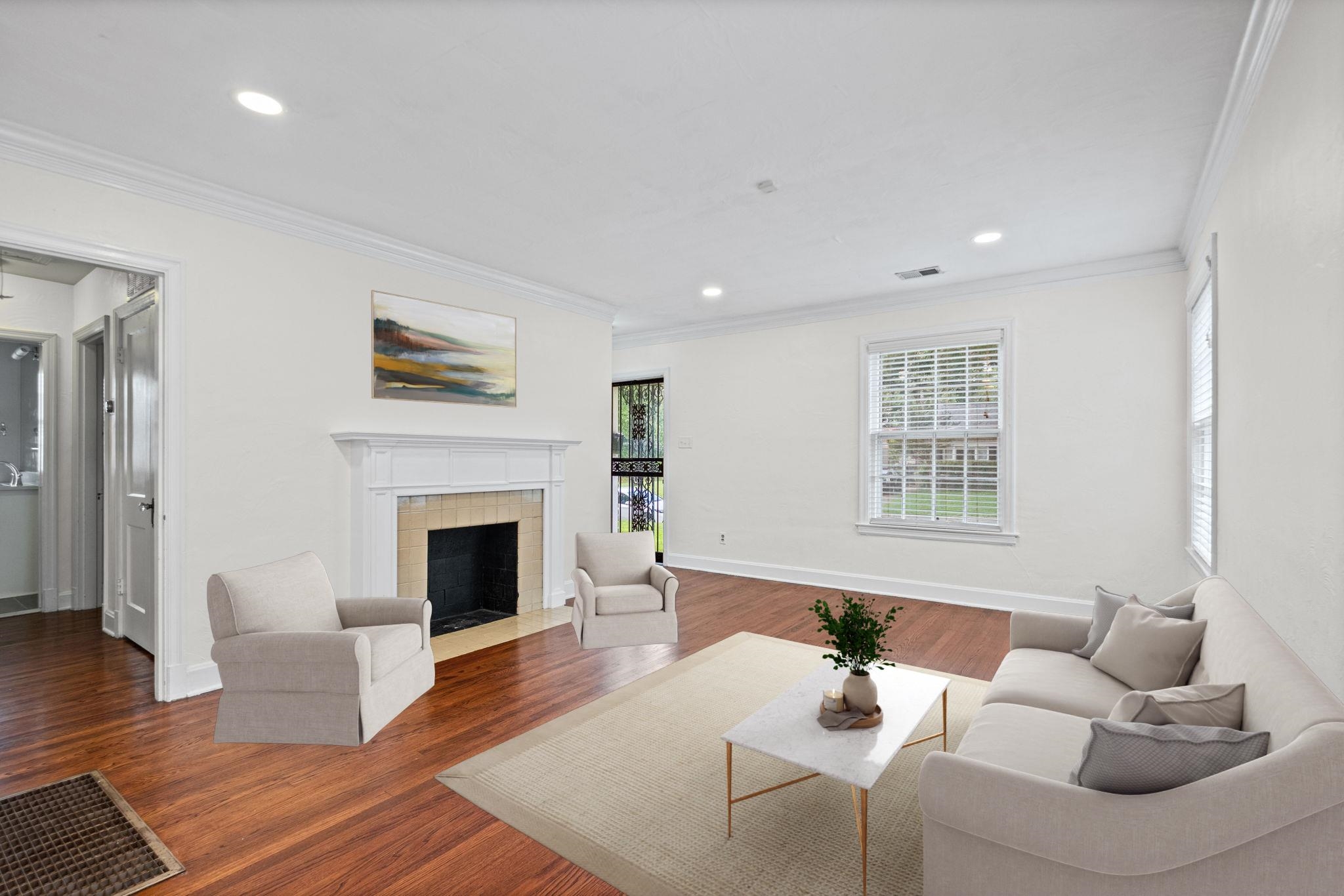 385 HOLMES CIR