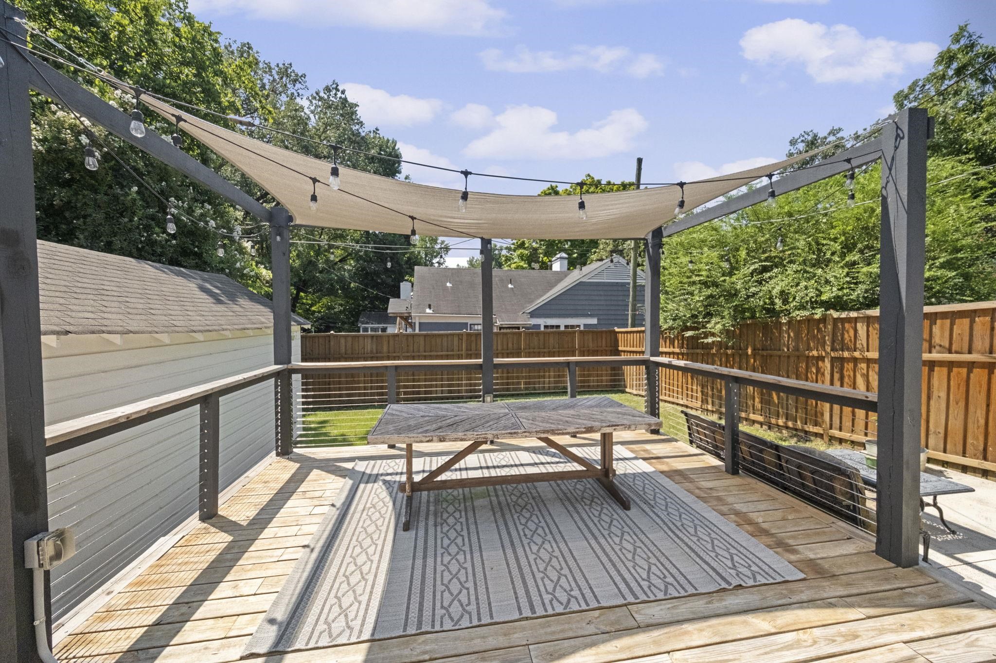 385 HOLMES CIR